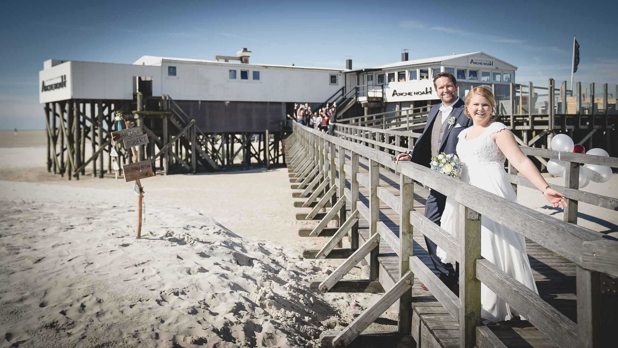 Standesamtliche Trauung auf dem Pfahlbau Arche Noah am Strand von St. Peter-Ording