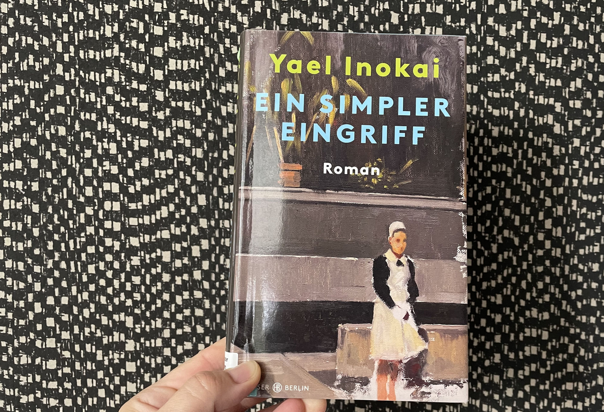 Yael Inokai: Ein simpler Eingriff (Hanser Berlin, 2022)