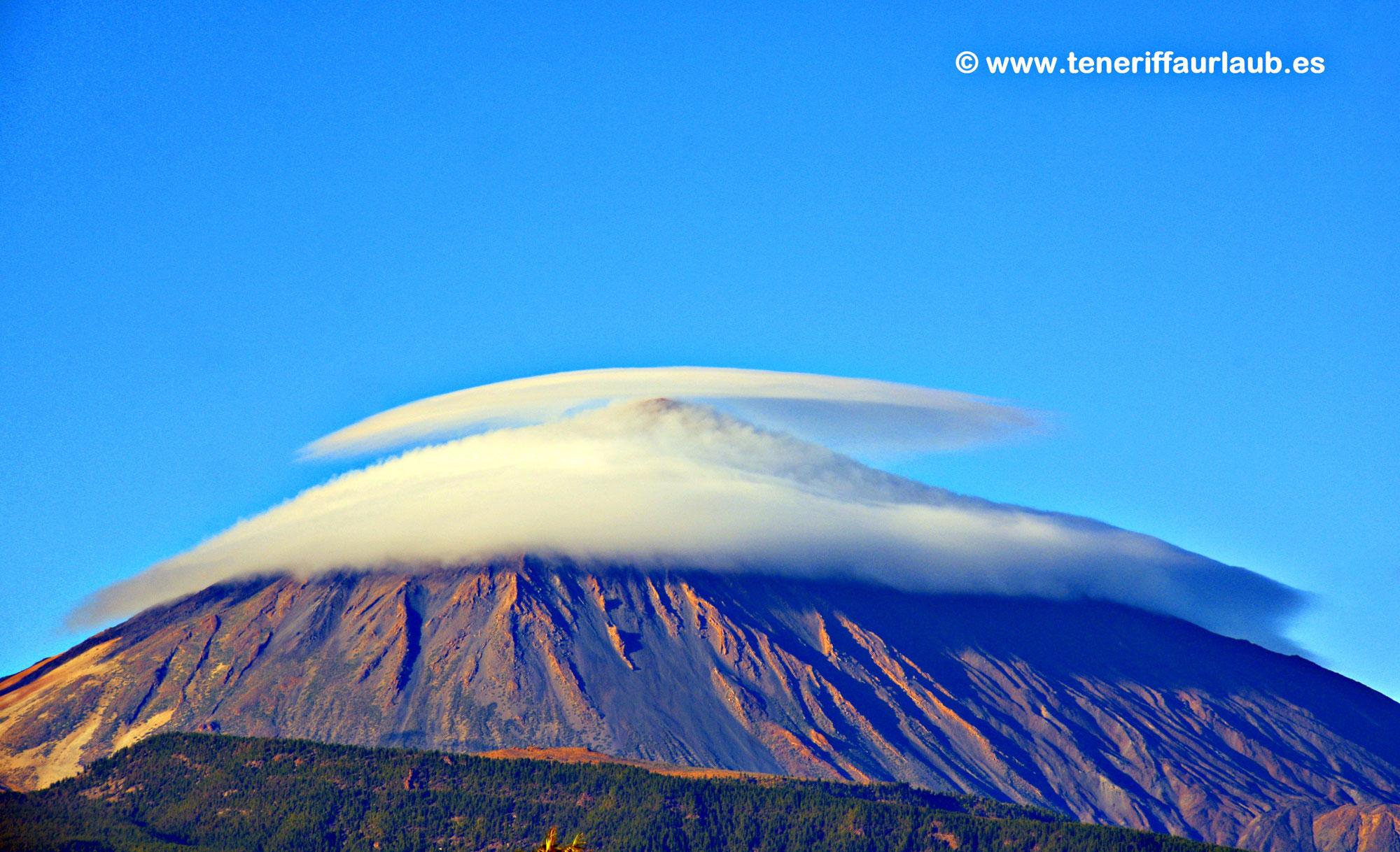 Teide mit Haubenwolke