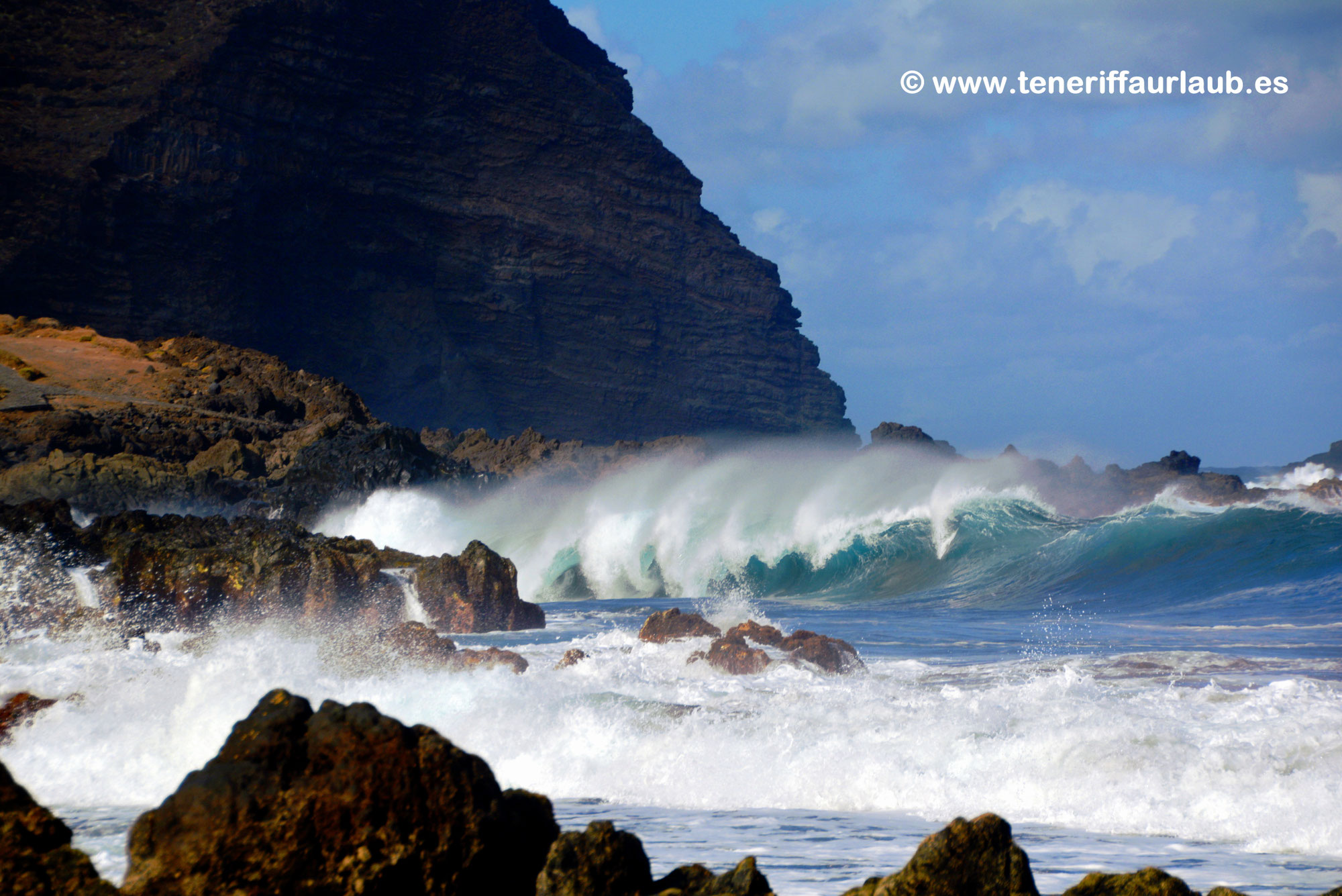 Hohe Wellen an der Nordküste von Teneriffa