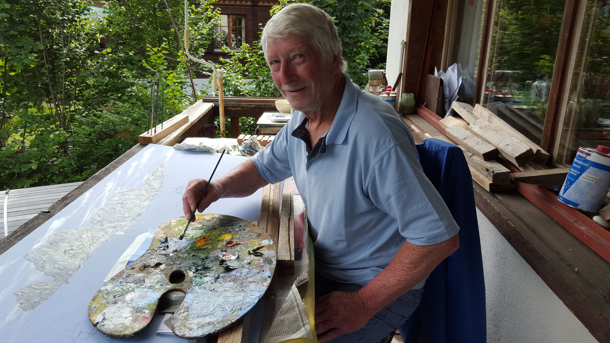 La peinture de poyas redonne des couleurs aux alpages du Pays-d'Enhaut