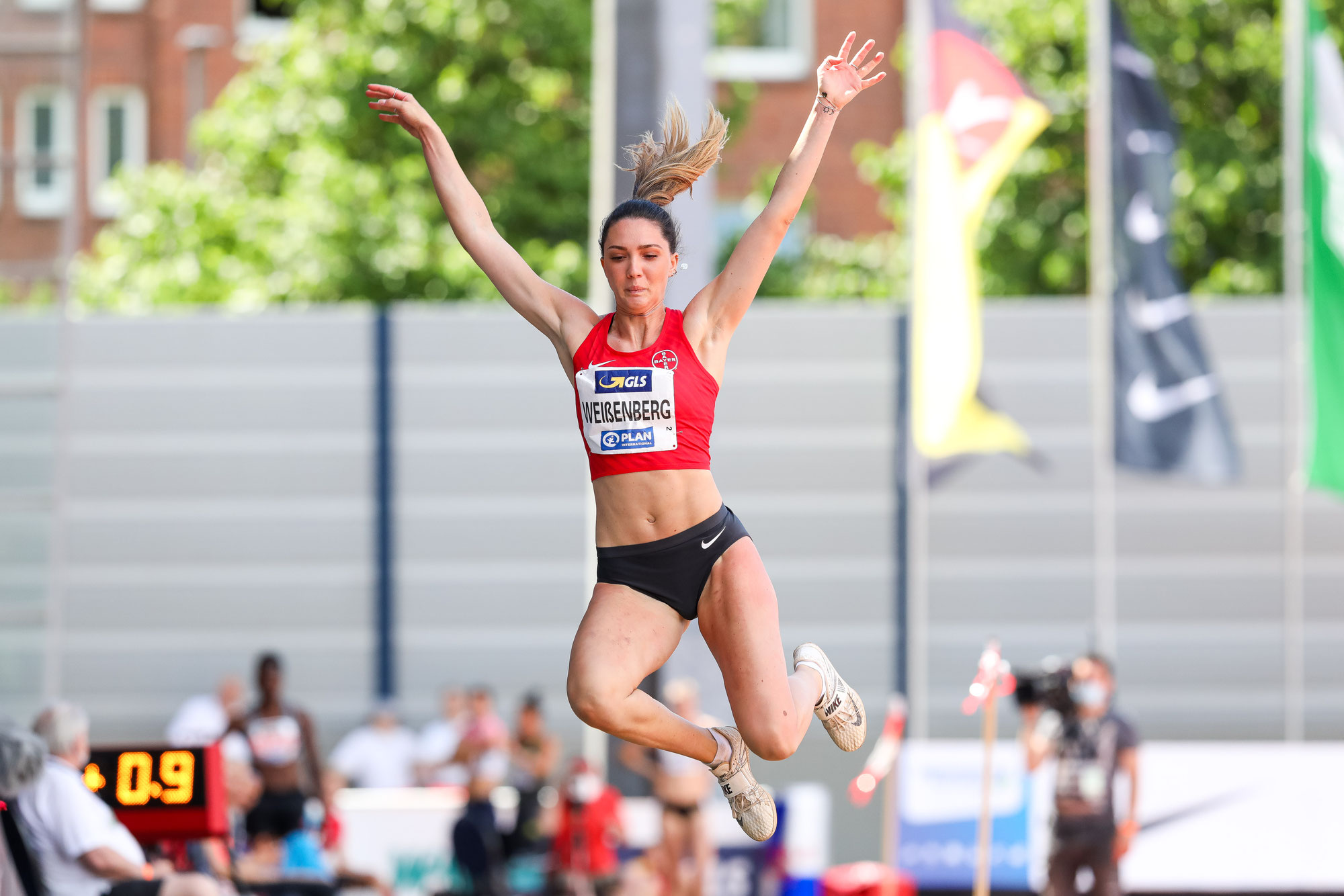 SOPHIE WEISSENBERG  IN TALENCE AM START