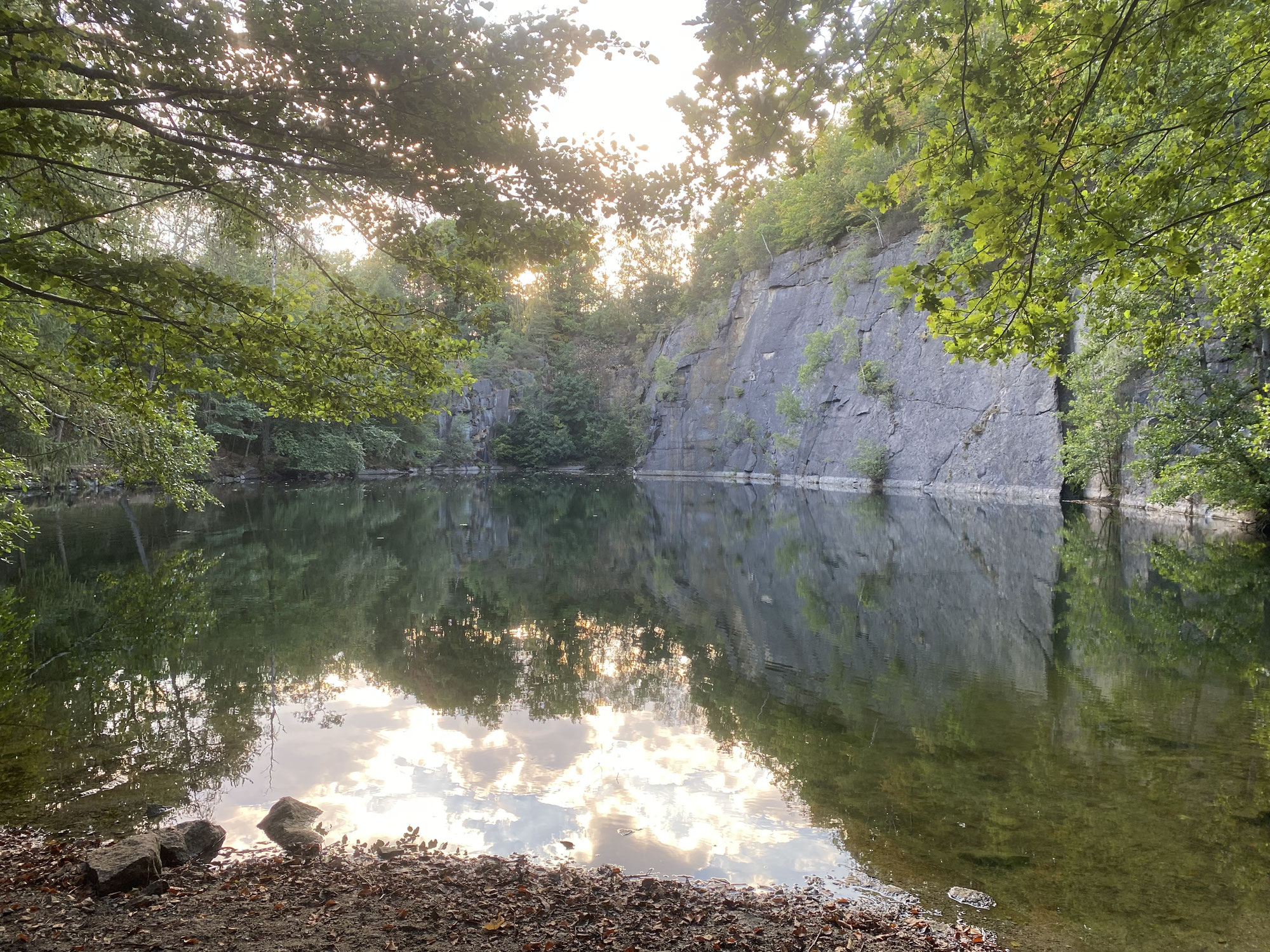 Ein echter Geheimtipp: Baden im Steinbruch