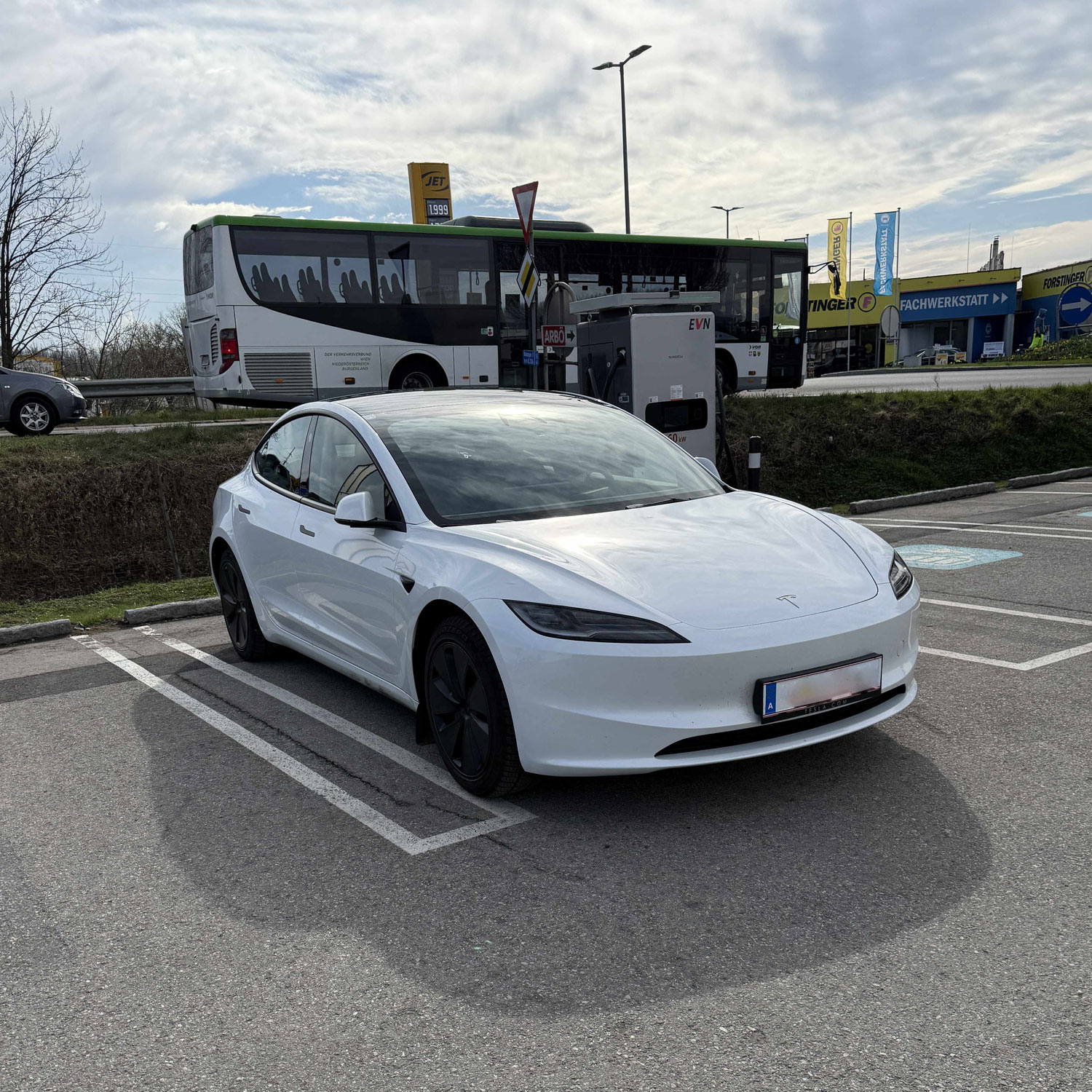 Mit dem Tesla im Außendienst