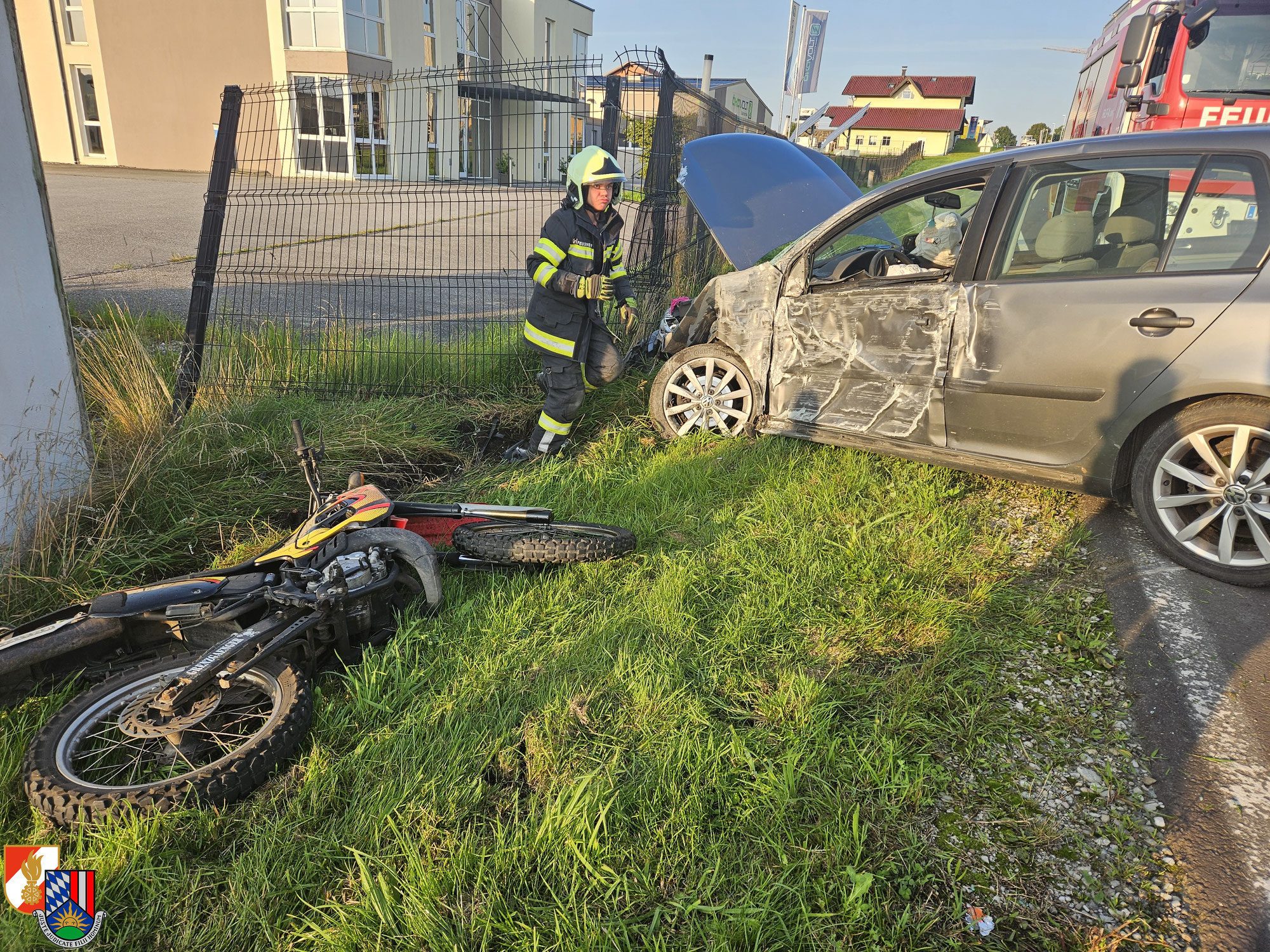 Aufräumarbeiten nach Verkehrsunfall