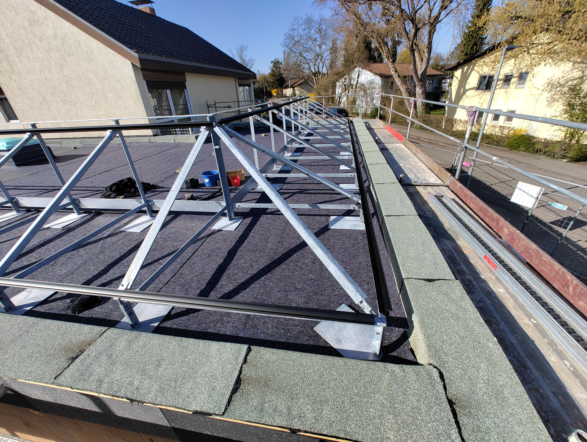 Planung einer vertikalen Anlage auf vorhandener Brüstung