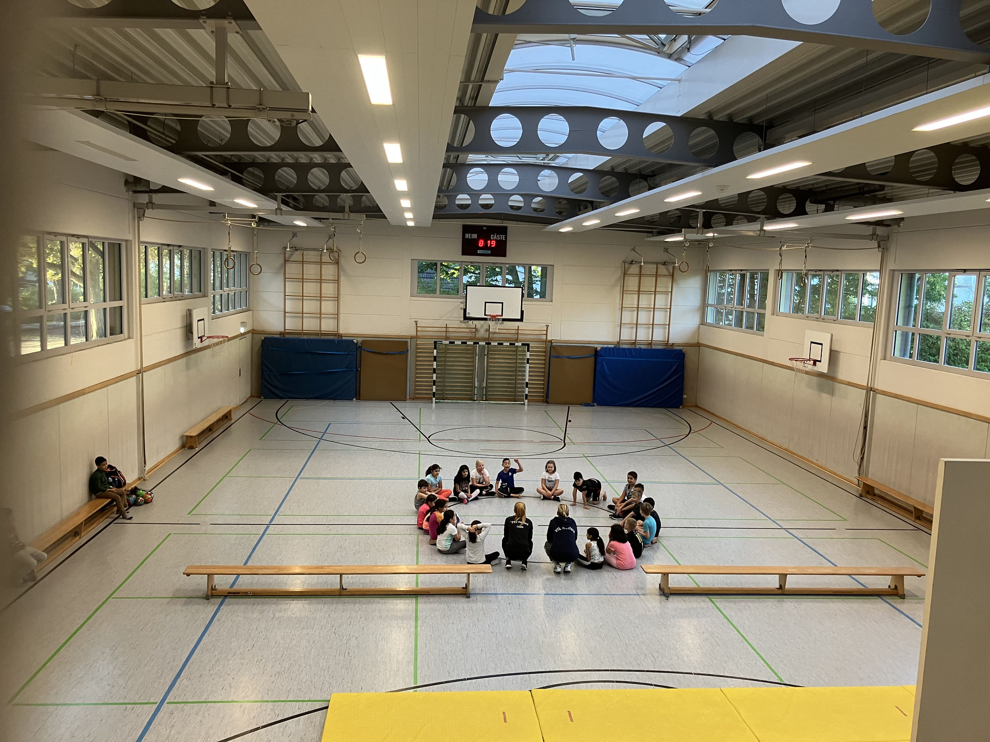 Die Sportschule Herford zu Besuch an der Grundschule Radewig