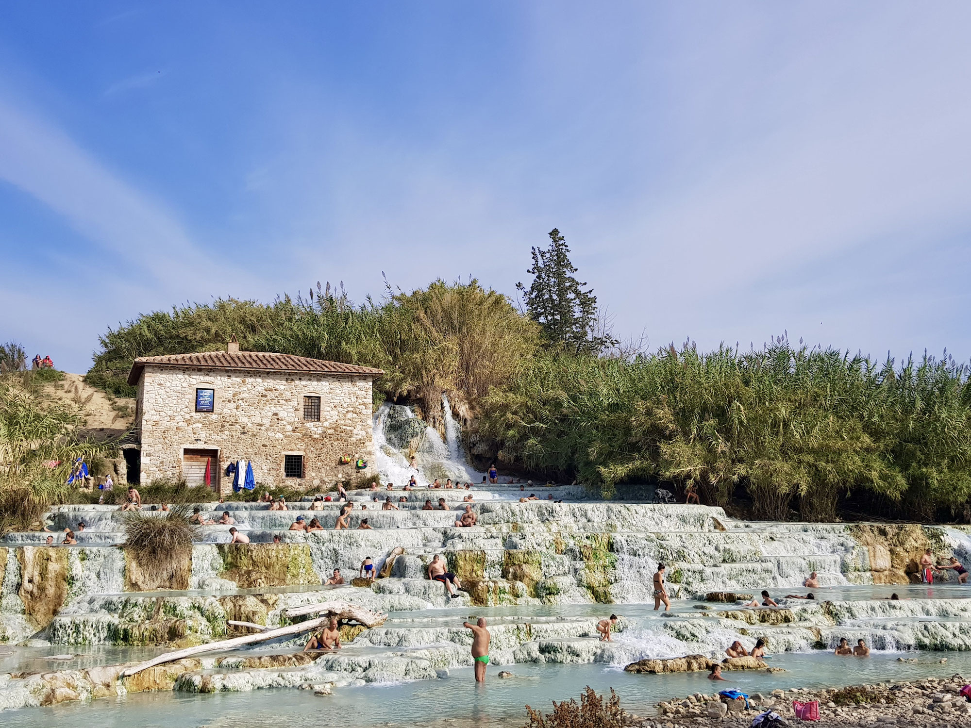 Die Thermalquellen von Saturnia: Baden in den berühmten heißen Quellen in der Toskana