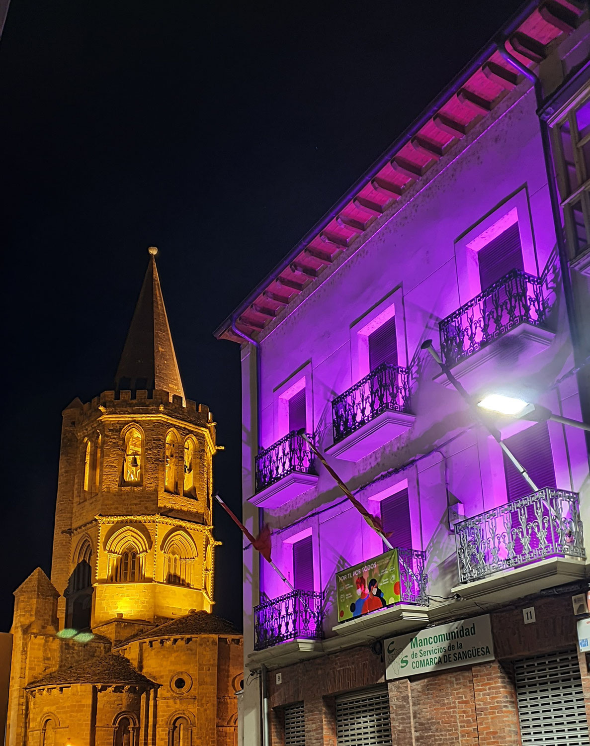 Iluminamos nuestra sede durante el fin de semana por el Día de la Mujer, 8 de marzo