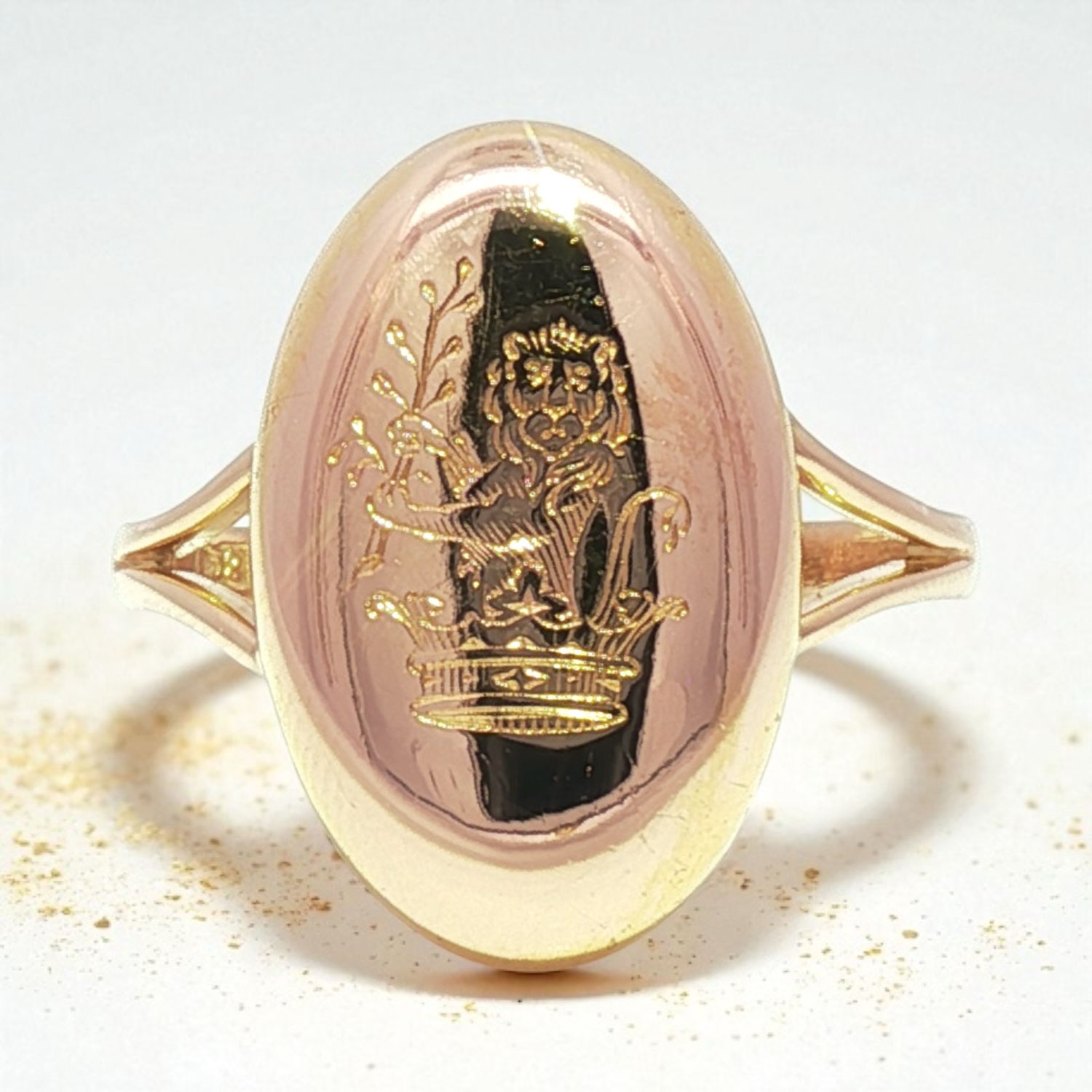 Jewelry History in Focus: The Tiffany & Co. 18ct Gold Ring with Lion Engraving