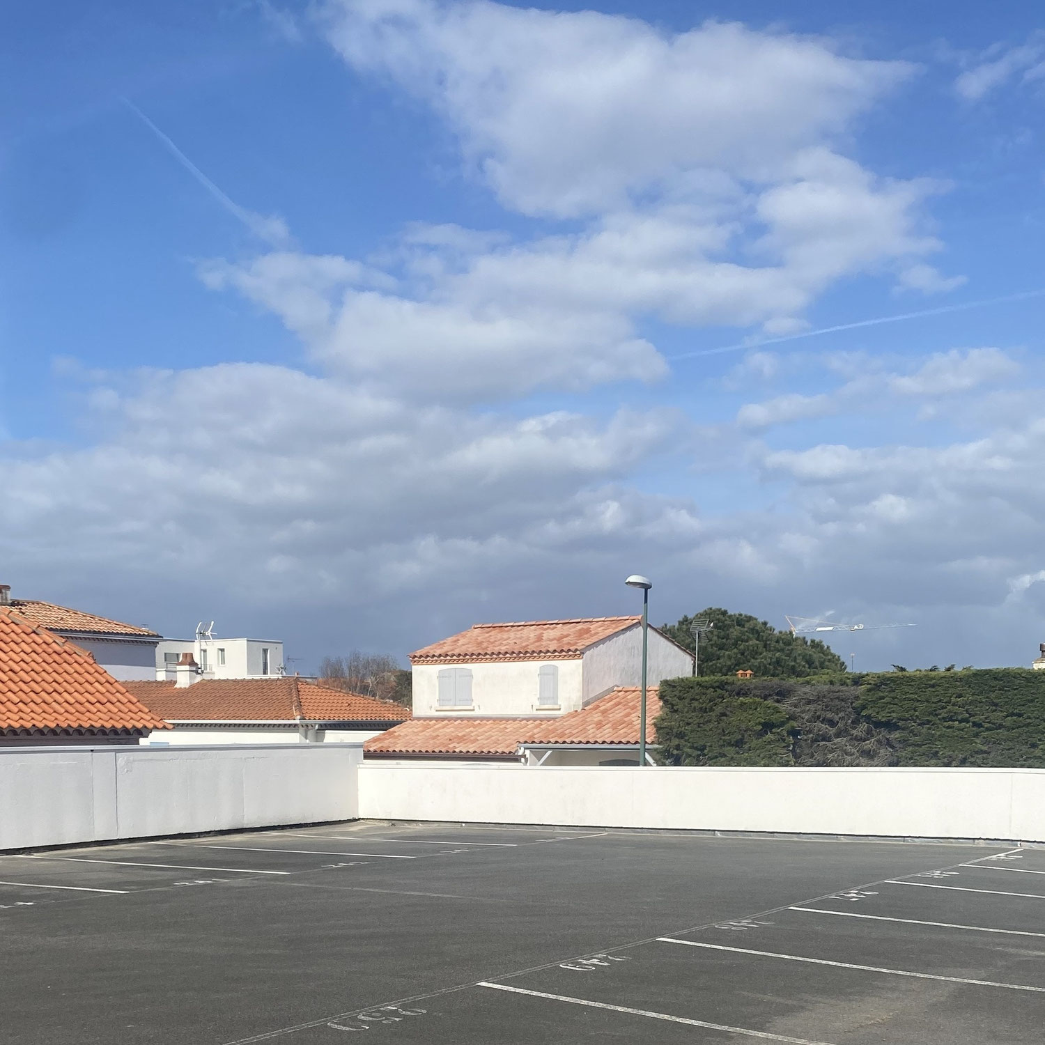 M. PAUL à 400 mètres de la gare maritime.