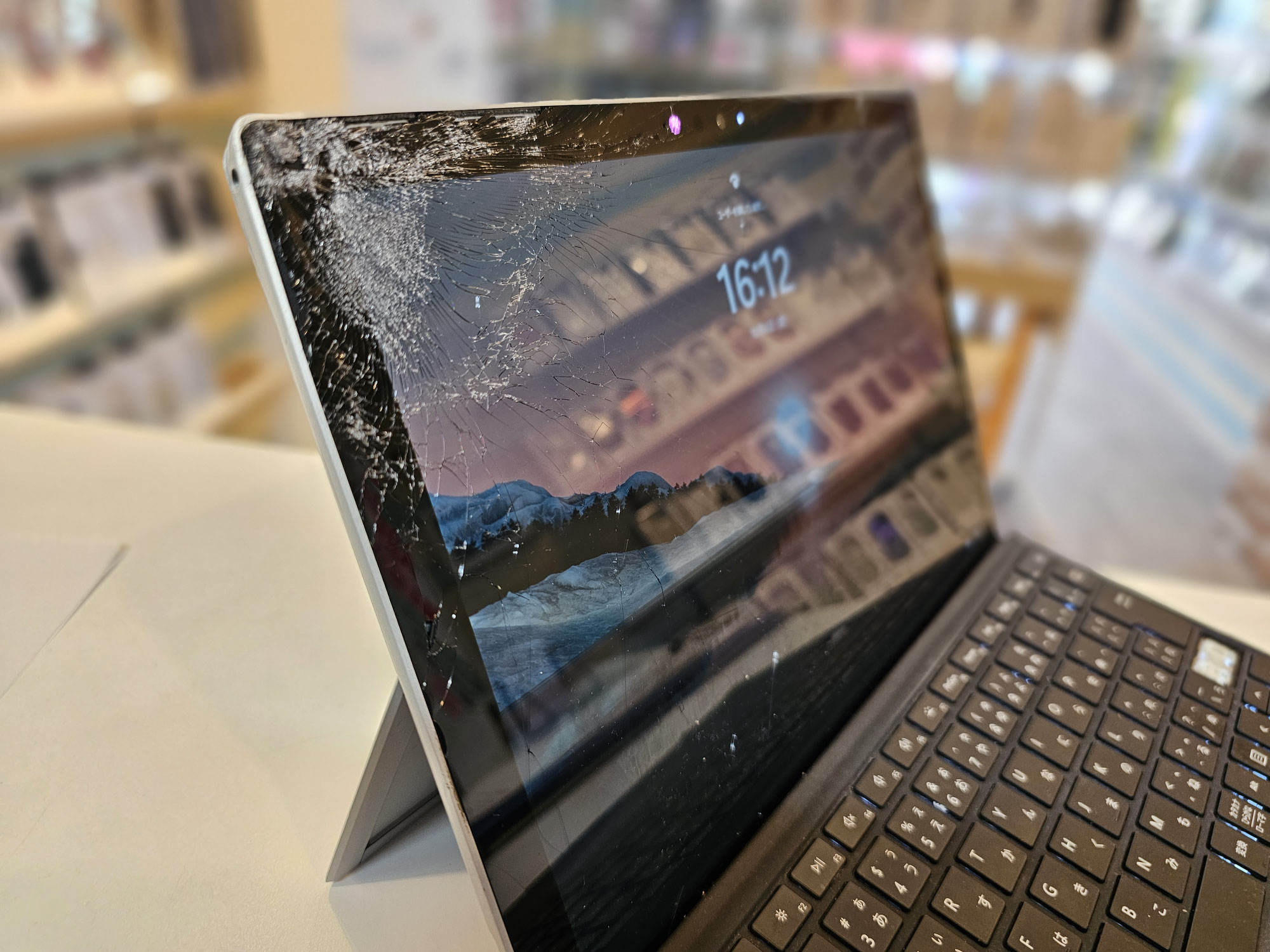 Surface画面修理が安い早い送料無料の郵送修理