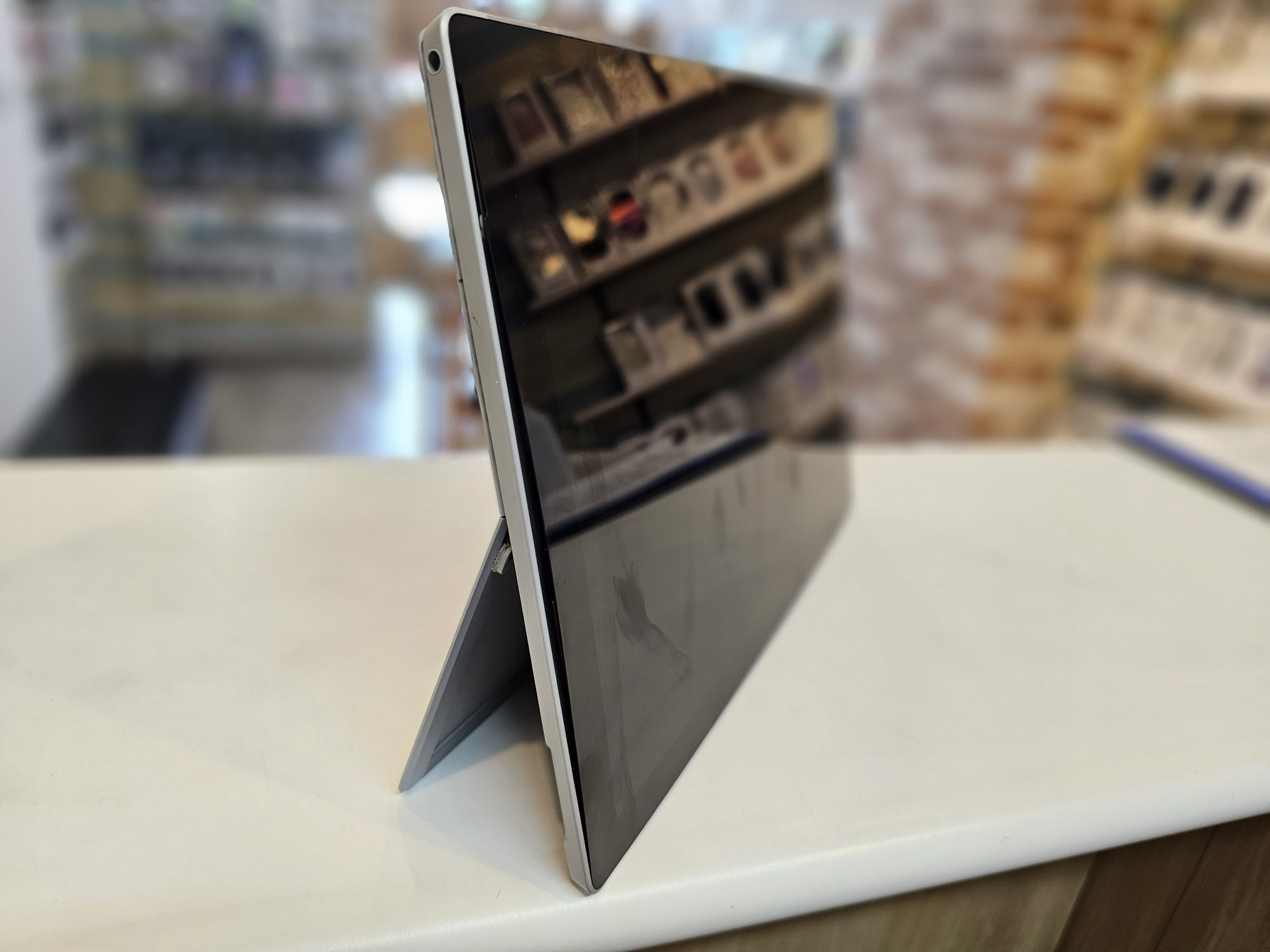 暑くなると増えるSurface膨張バッテリー交換