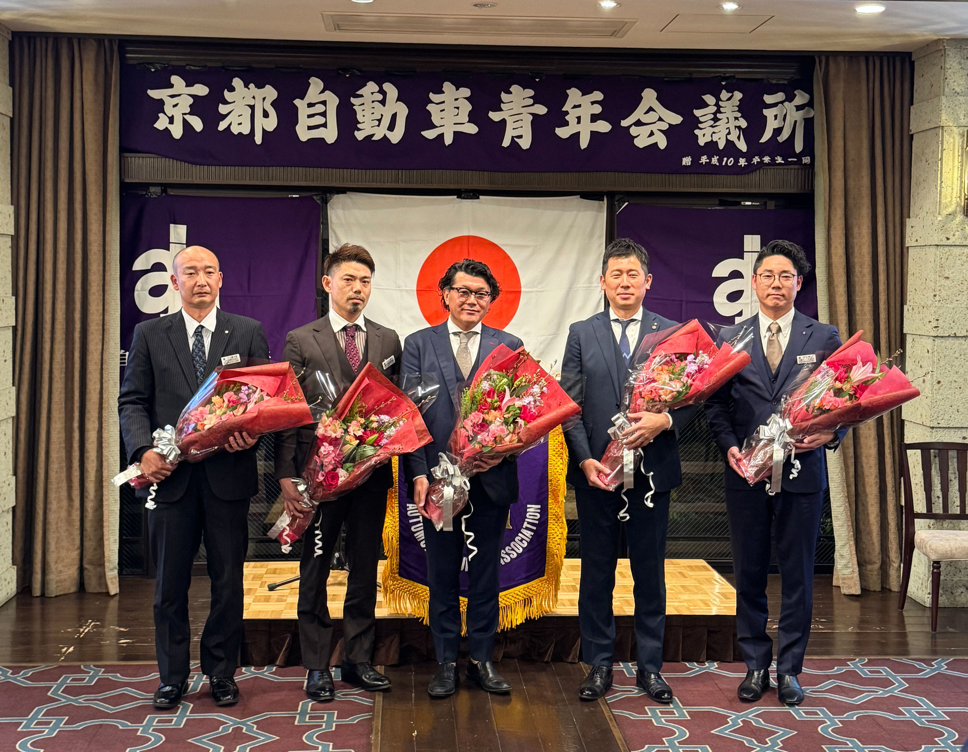 ５人の卒業生送り出す
