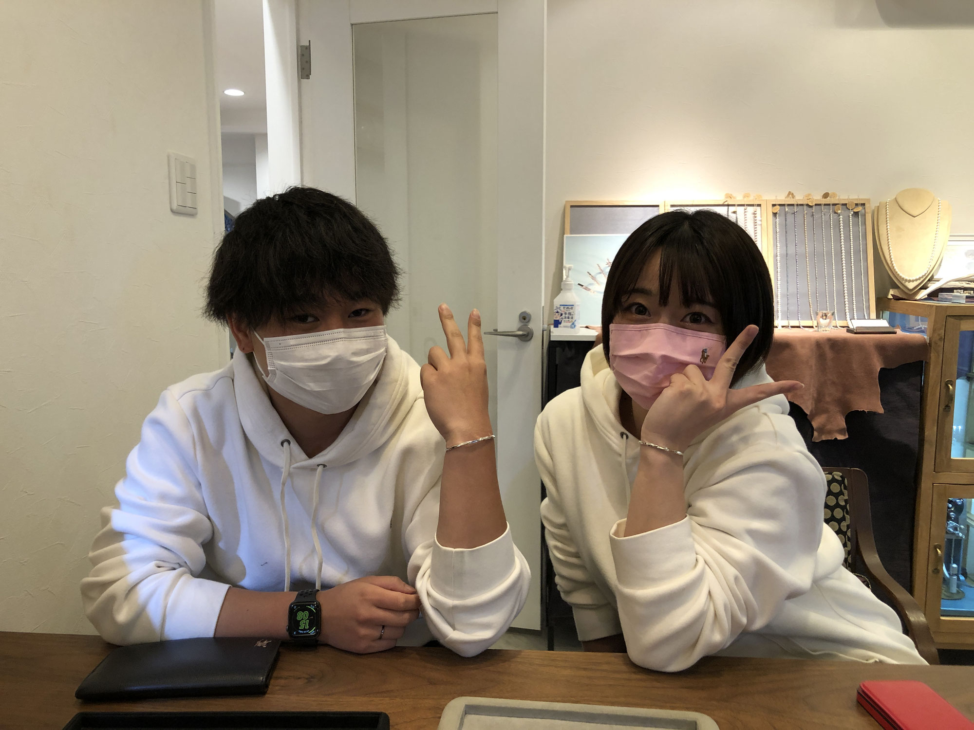 カップルでお揃いのバングルを手作り体験！！