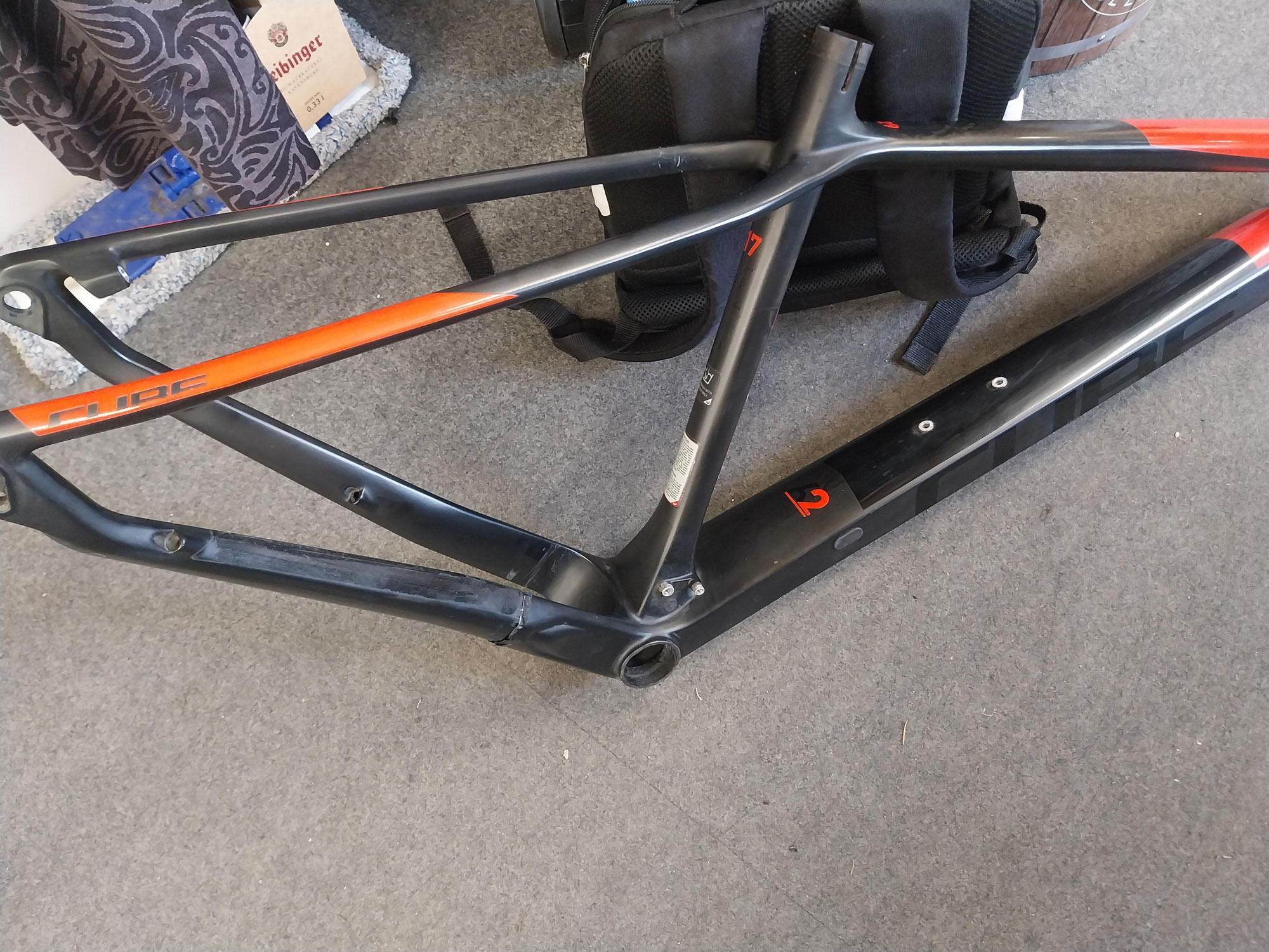 Carbon Kettenstrebe am MTB gebrochen – professionelle Reparatur mit voller Funktion wiederhergestellt