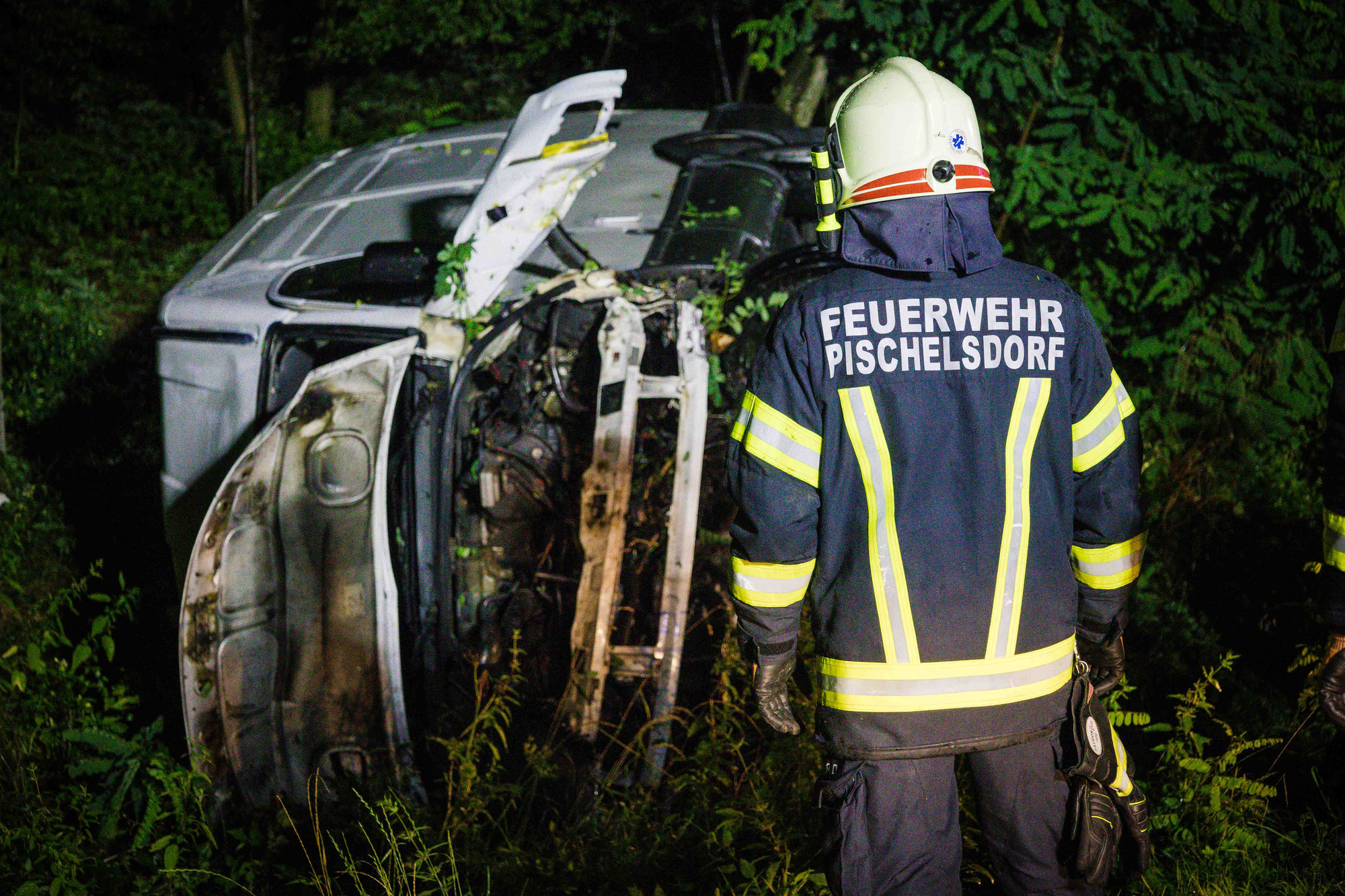 Kastenwagen Durchbrach Leitschiene
