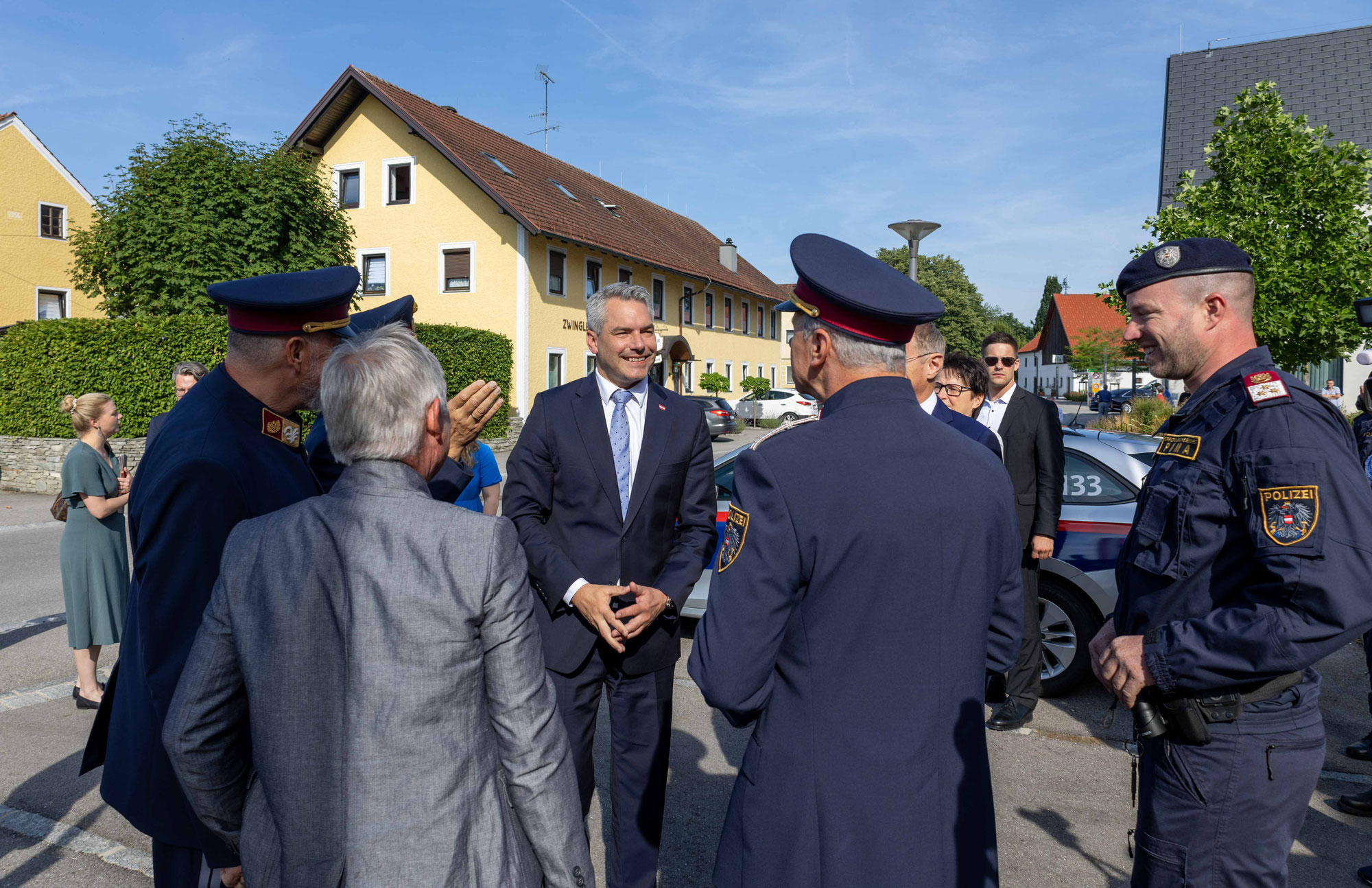 Bundeskanzler Karl Nehammer und Landeshauptmann Thomas Stelzer besuchten Fahnder der Fremden- und Grenzpolizei in Tumeltsham