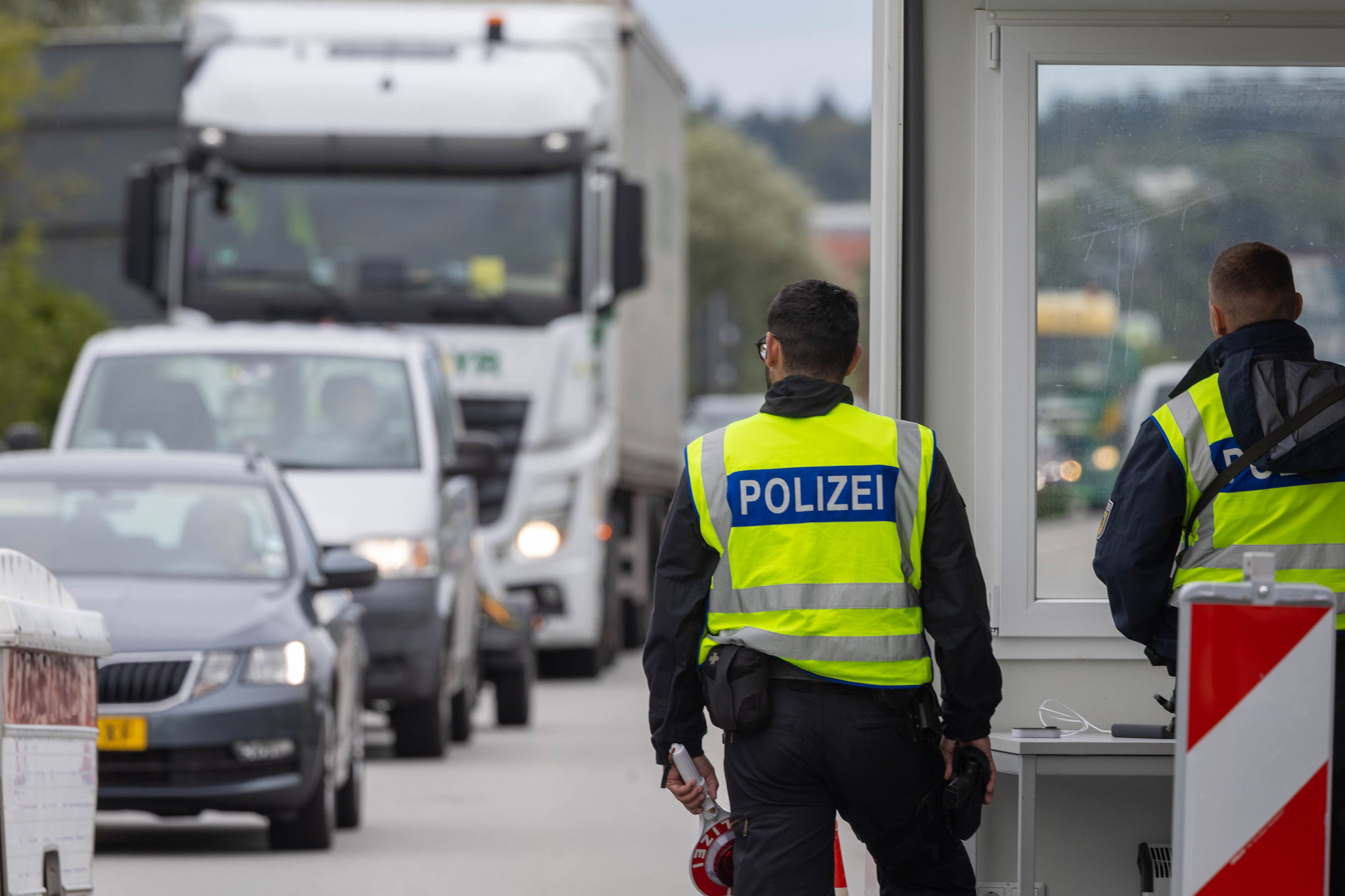 Fünf Festnahmen nach illegalem Aufenthalt