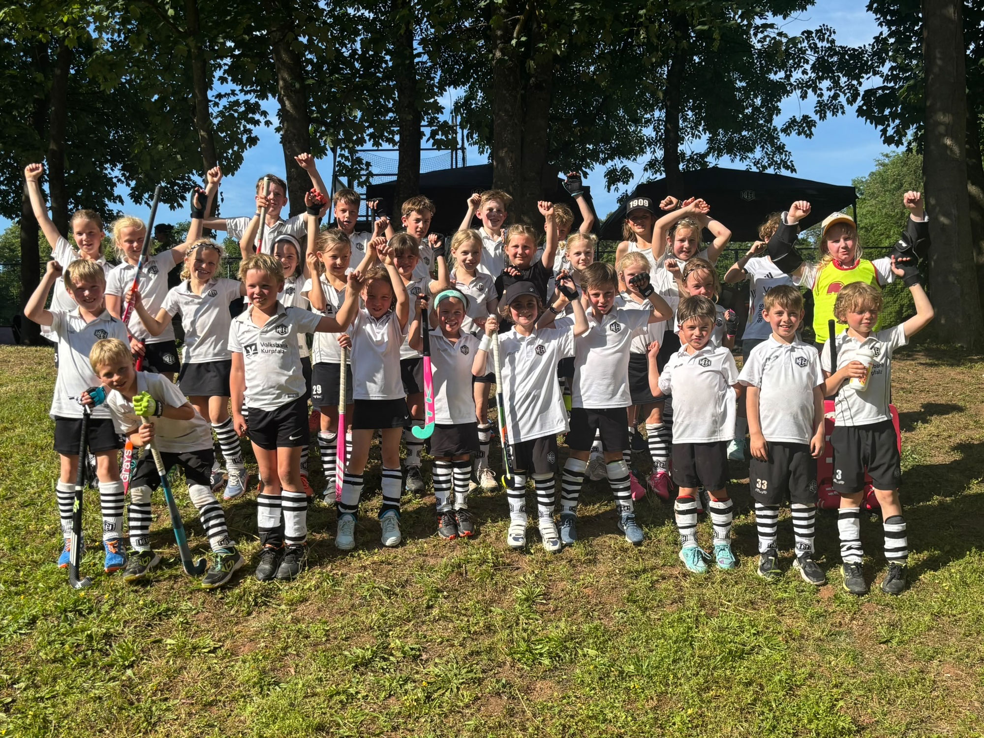 U8- und U10-Jungs und Mädchen mit viel Spaß beim Pfingstturnier in Hanau