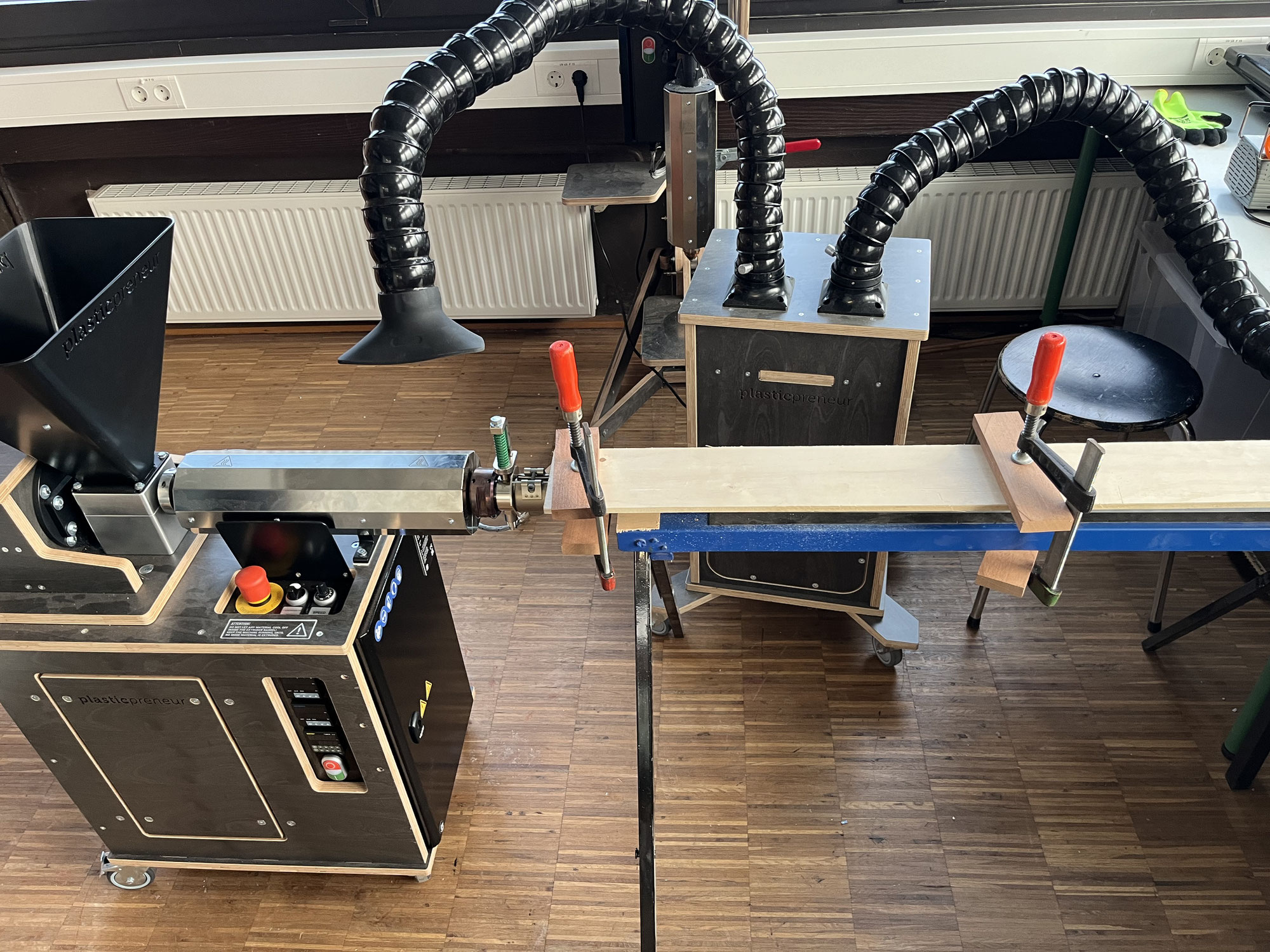 Erste Versuche mit unserem Extruder und selbst gebauten Formen
