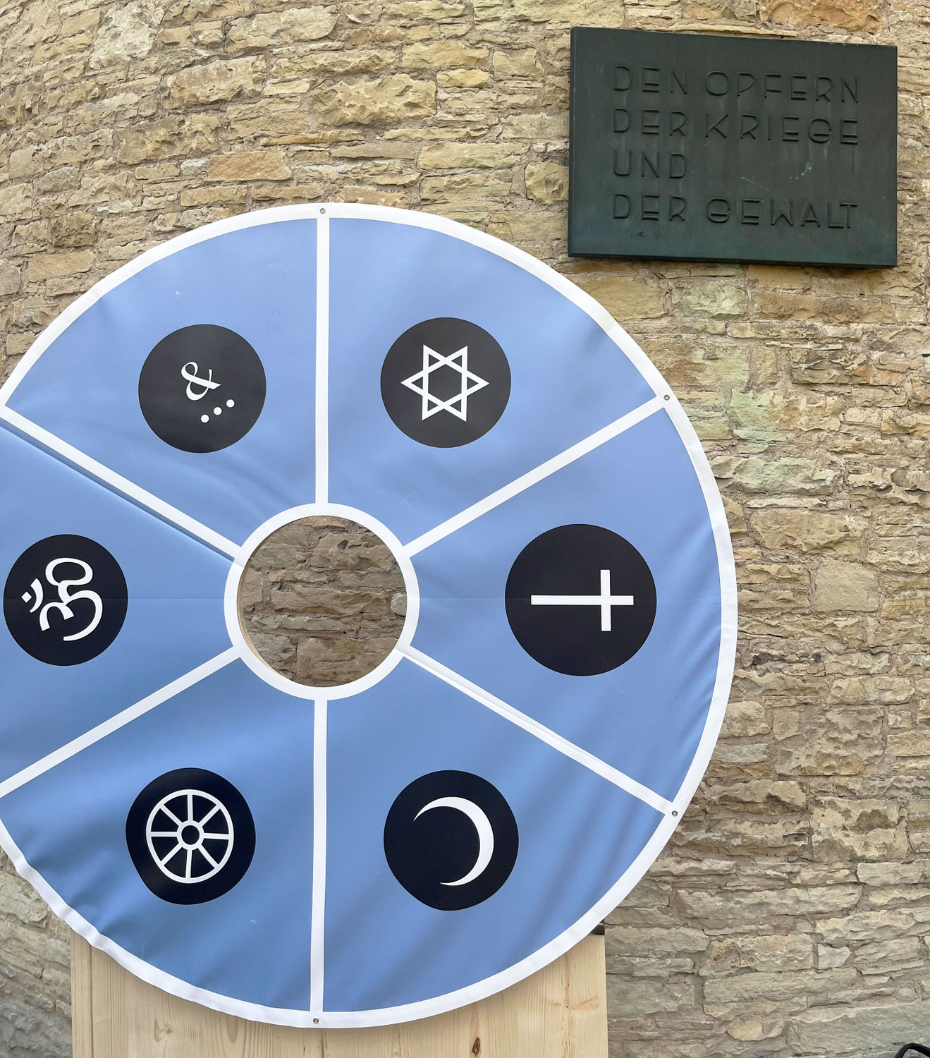 6. Internationaler Gedenktag an Opfer von Gewalt durch Religion und Weltanschauung