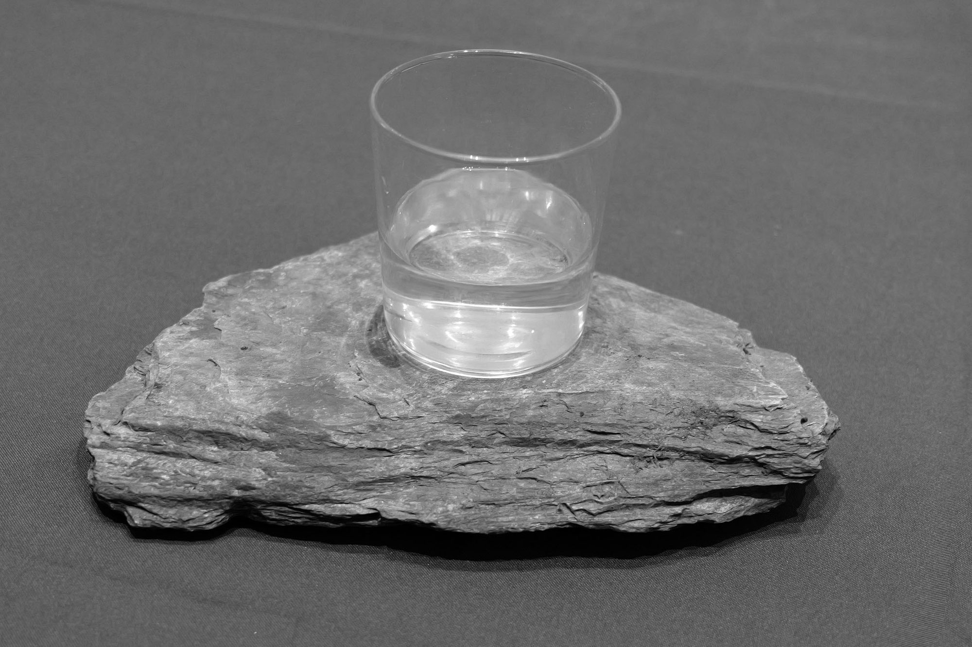 Between  Empty Times  – Empty Space - a summary