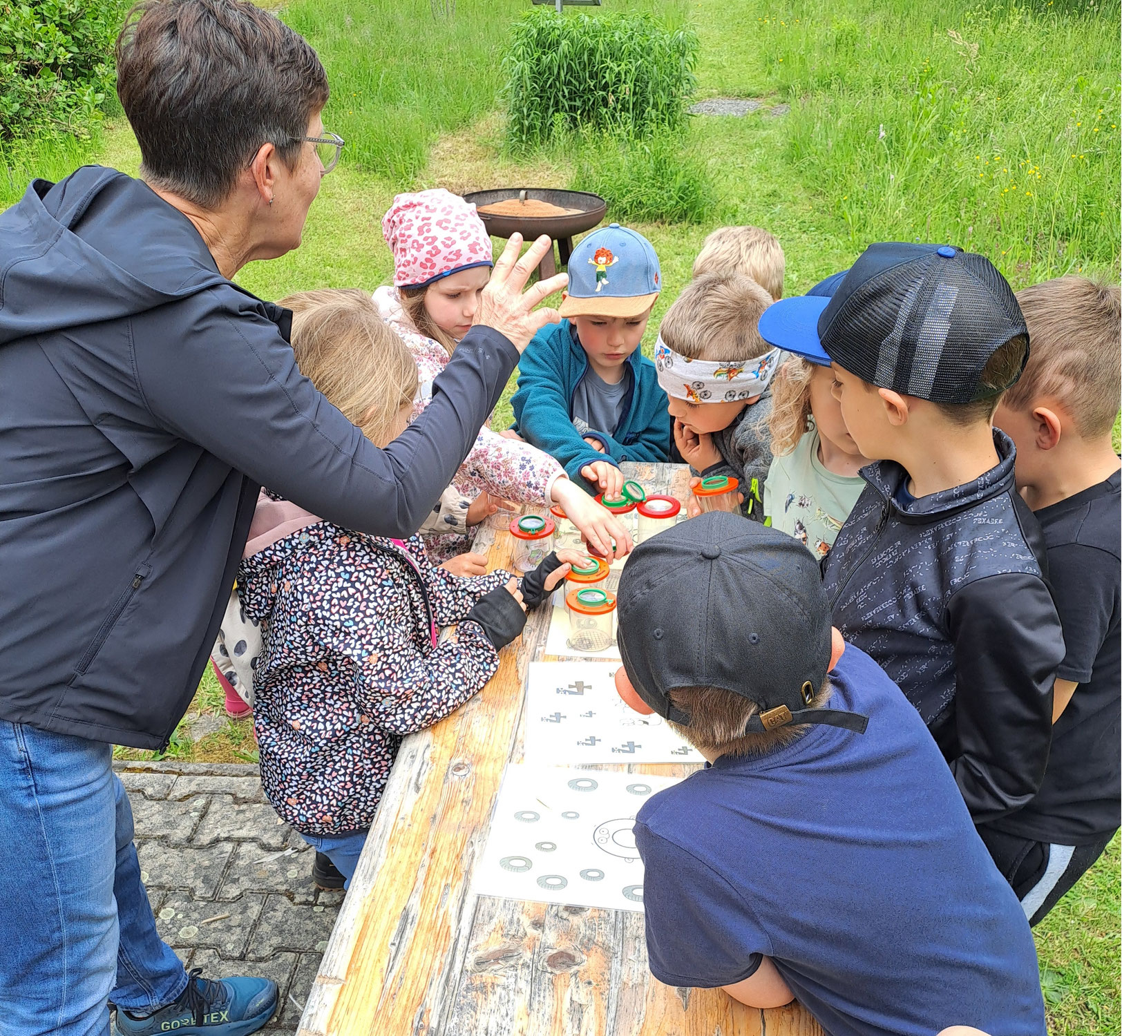 Die Klassen 1a und 2a als Forscher unterwegs