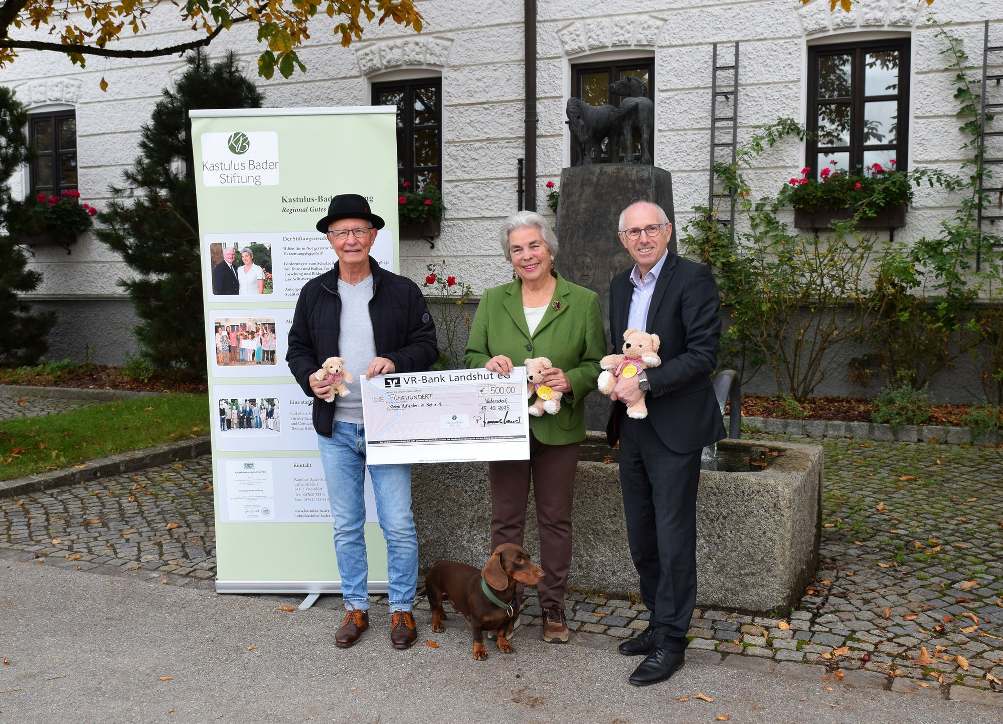 Spende der Kastulus Bader Stiftung zugunsten der Ersthelfer im Landkreis Landshut