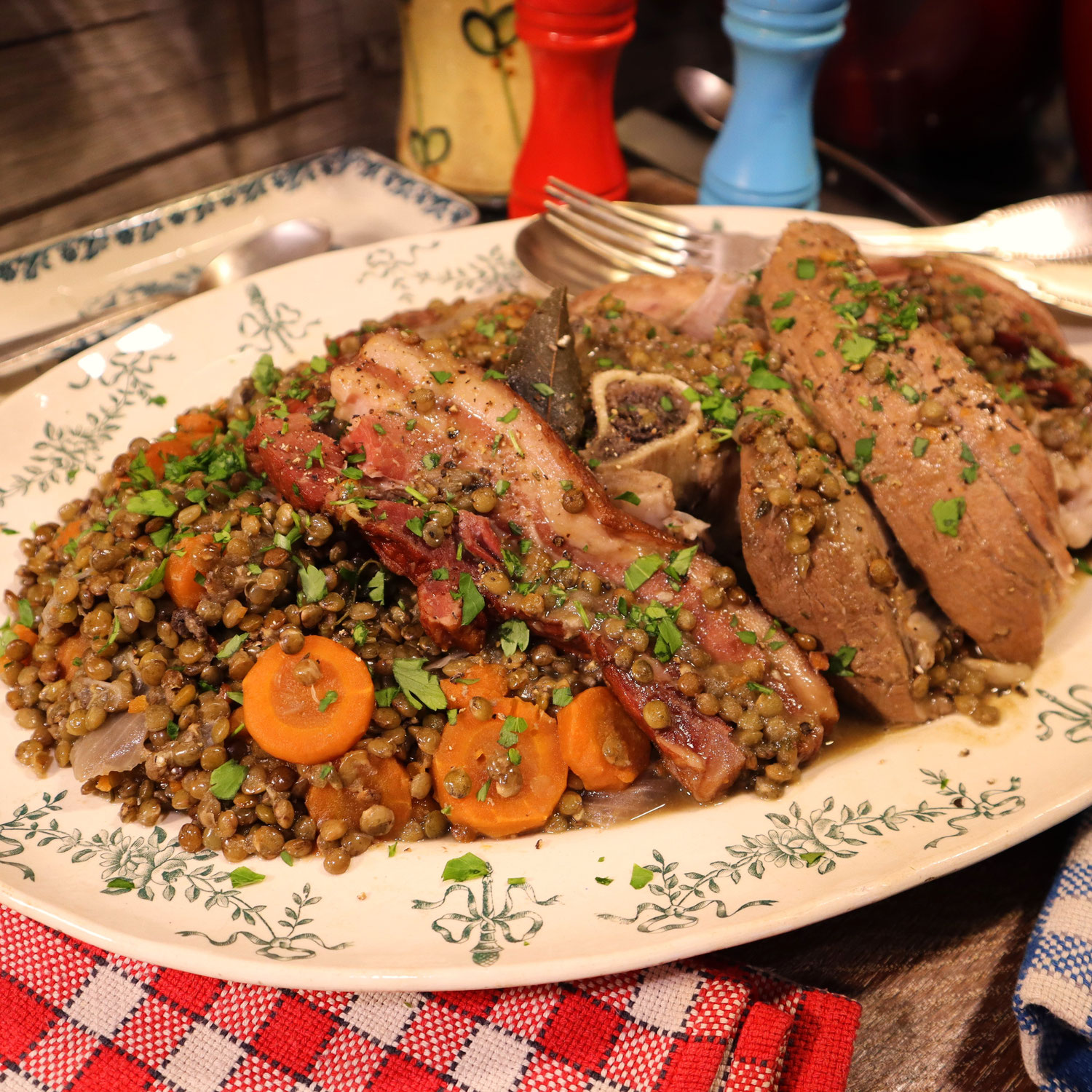 ROUELLE DE PORC AUX LENTILLES - Copieusement délicieuse !