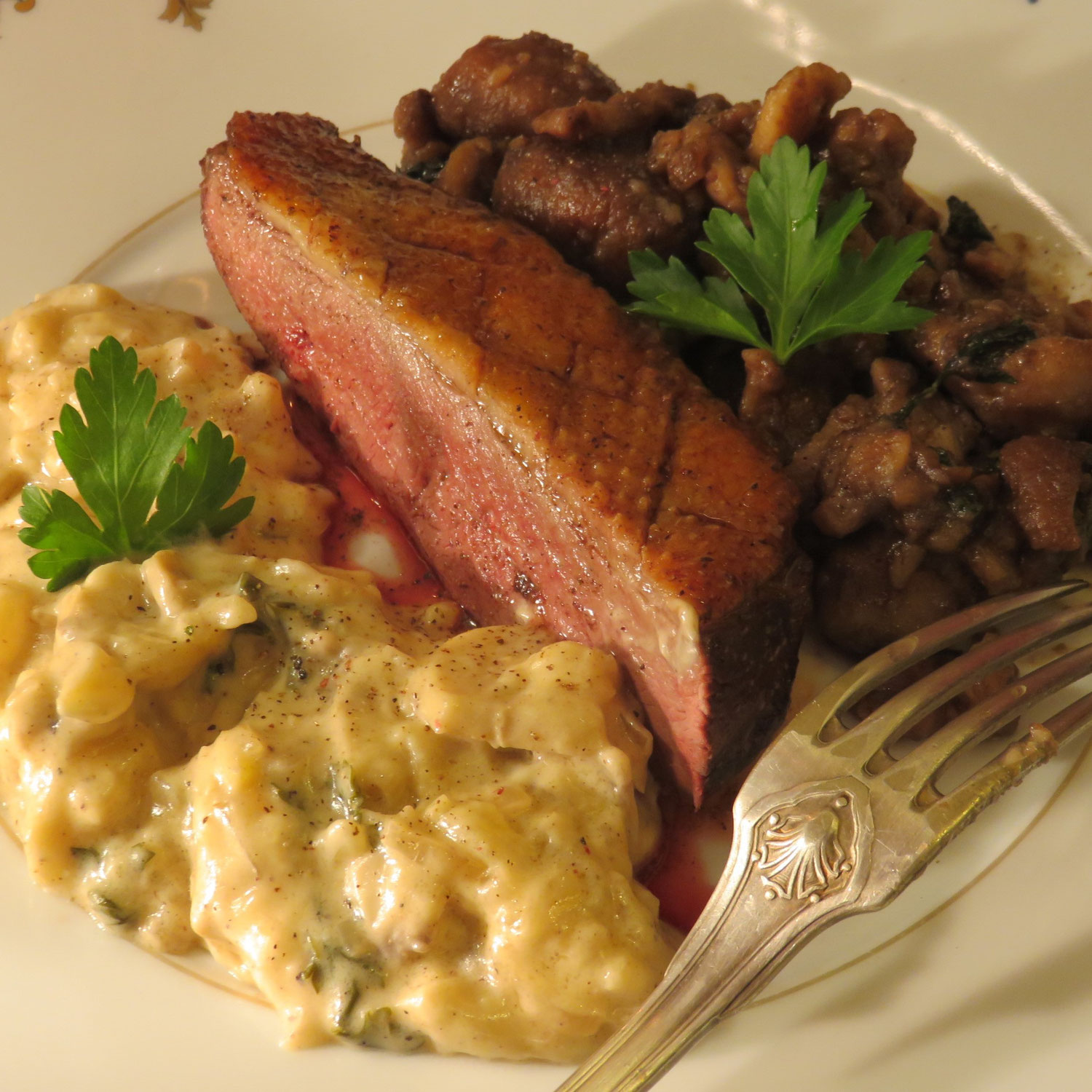 Magret de canard rôti au four, marrons et sauce Normande