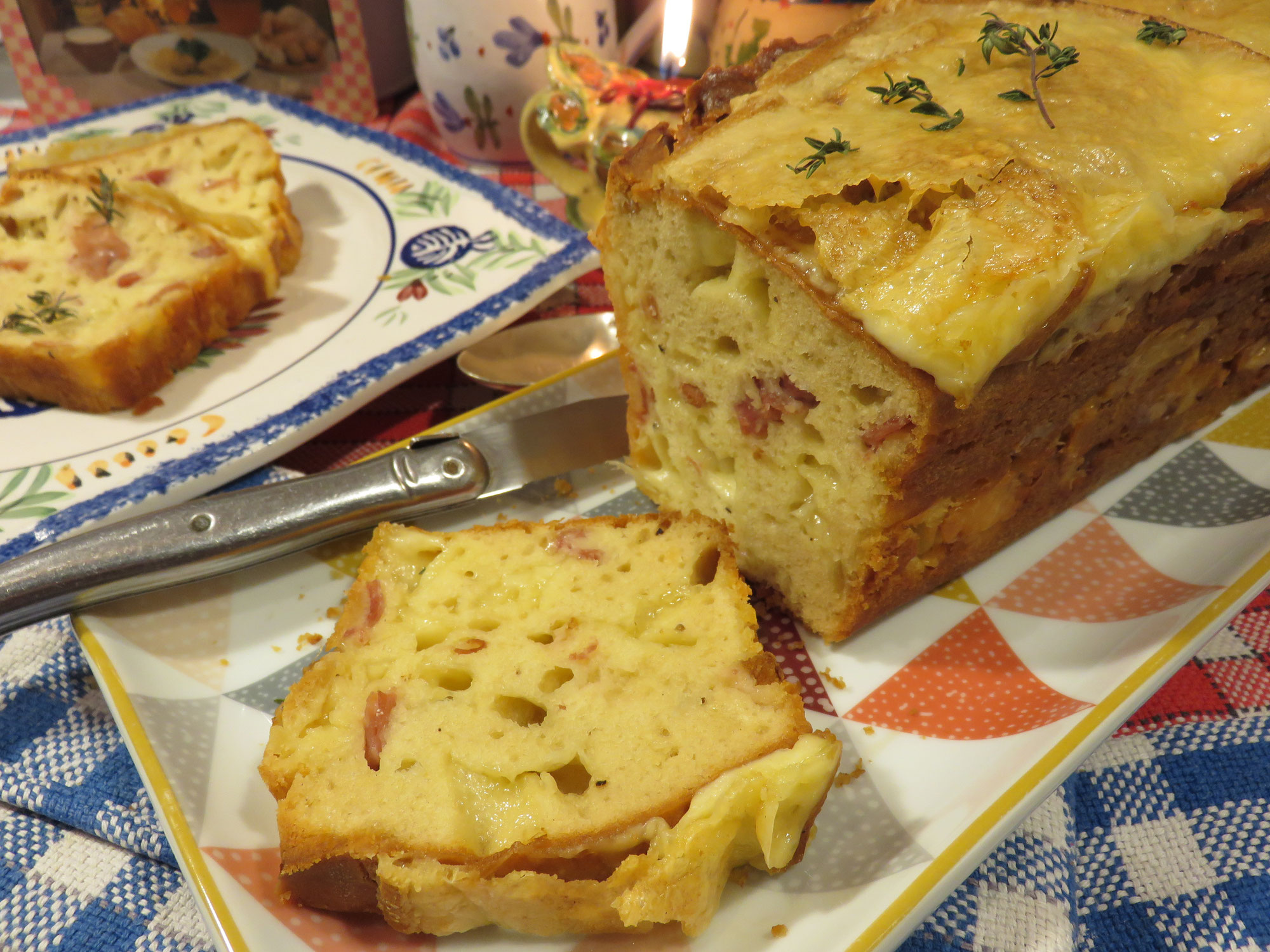 RECETTE Vidéo :  Cake Raclette à la Savoyarde de la Mère Mitraille, avec une salade verte, c'est extra !