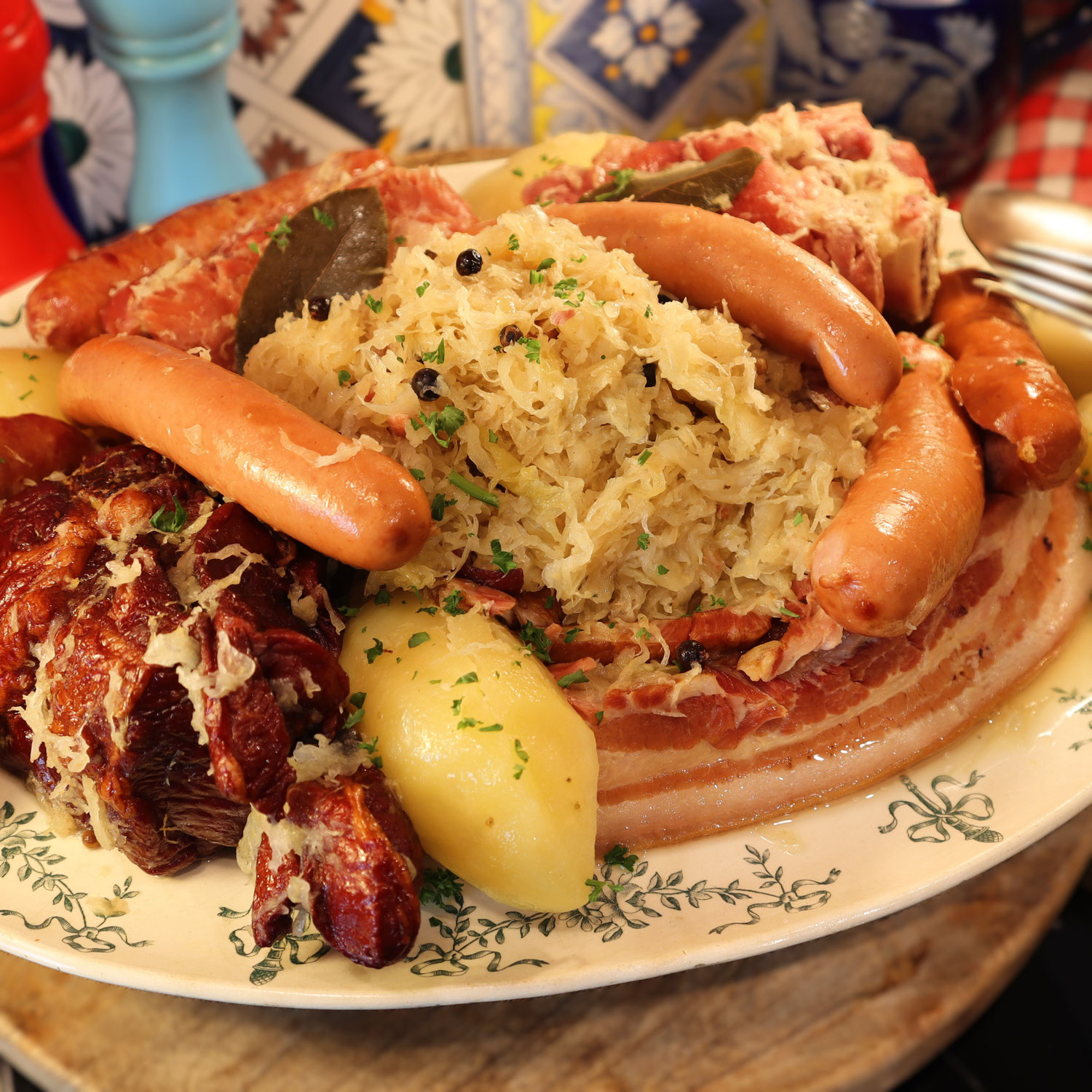 CHOUCROUTE GARNIE ALSACIENNE au Riesling - Traditionnelle et Incontournable !