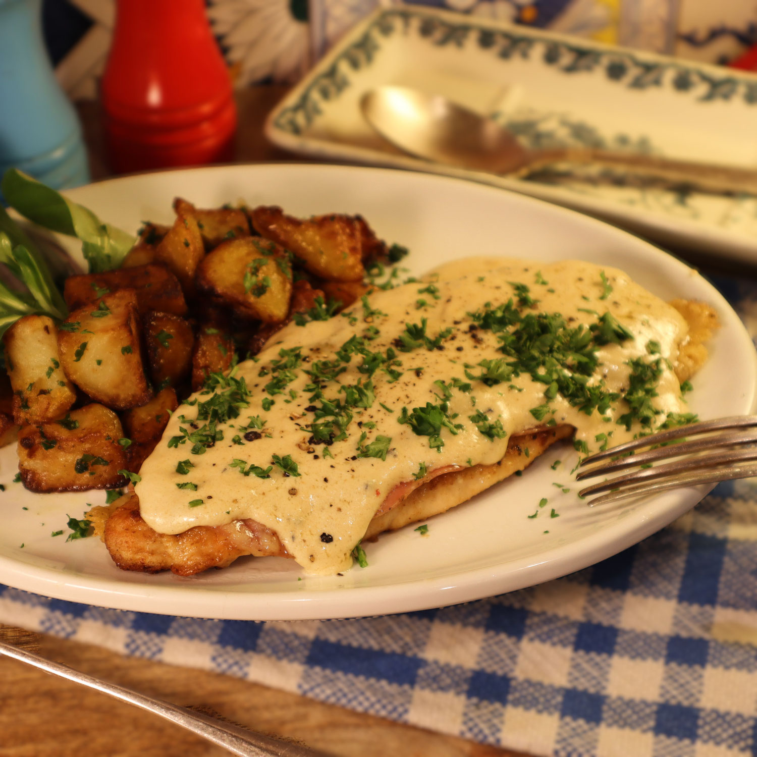 Mes ESCALOPES A LA NIVERNAISE - Fromage, bacon et surprise du Berry