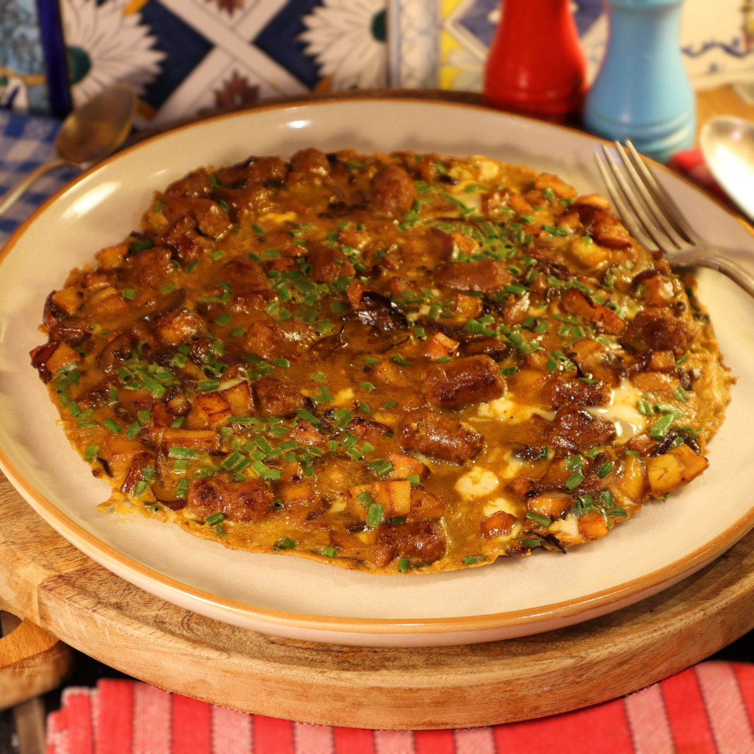 OMELETTE AUX MERGUEZ pomme de terre oignon, à faire bondir la Mère Poulard !