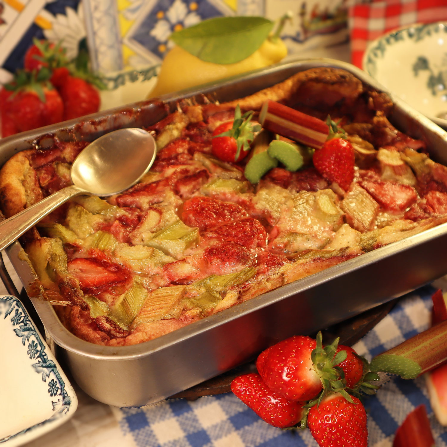 Mon CLAFOUTIS FRAISES RHUBARBE un dessert printanier par excellence