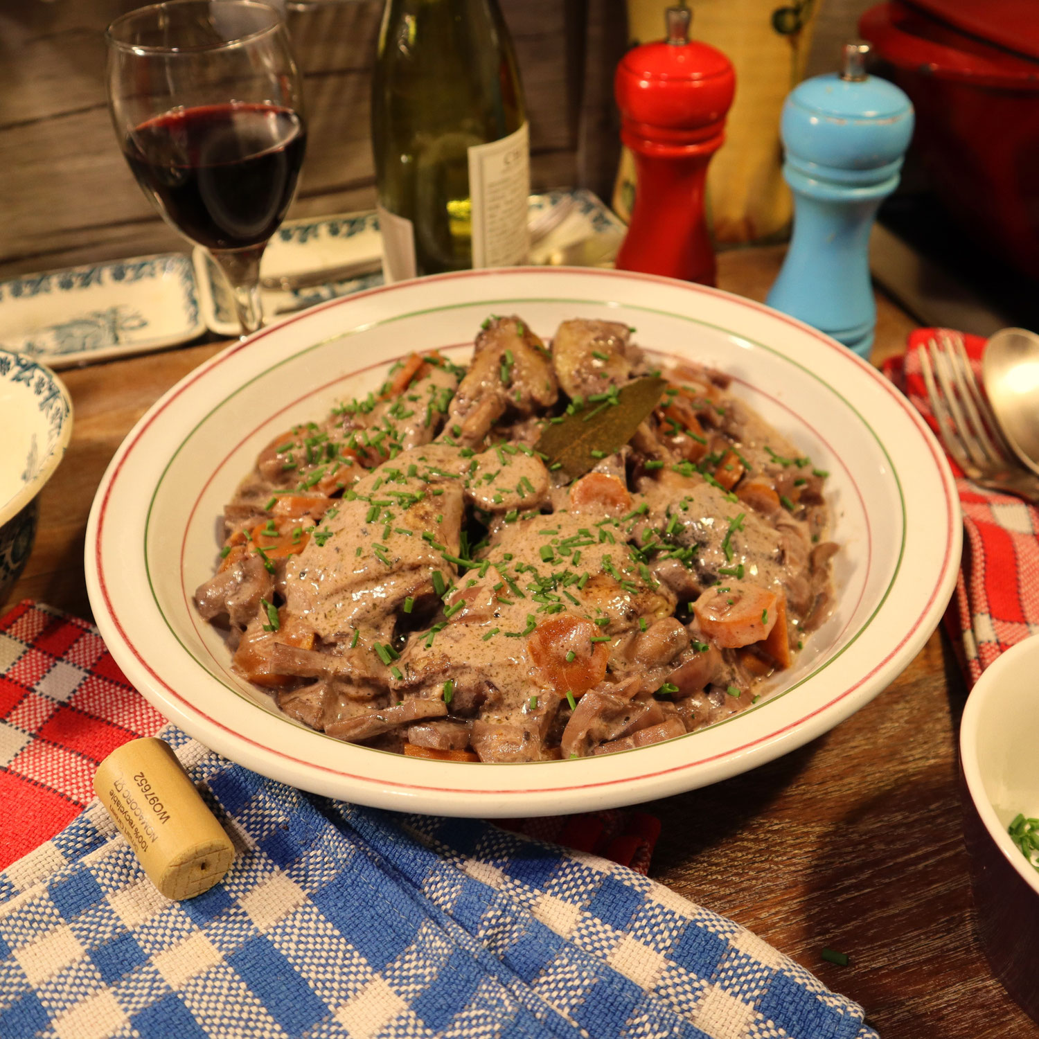 POULET SAUCE BEAUJOLAIS NOUVEAU - Il a de la jambe !