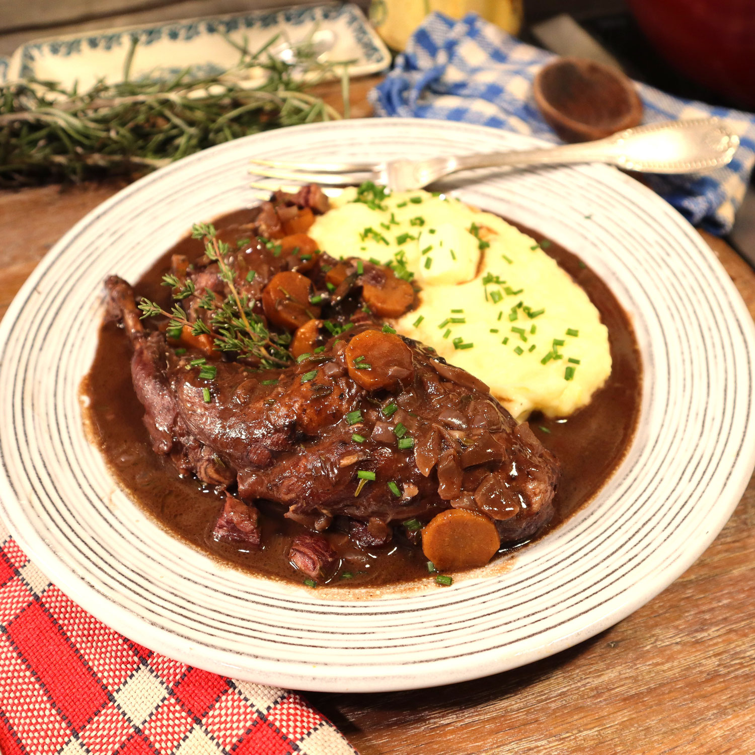 CIVET DE LAPIN à l'ancienne, sa Purée maison - Divin !