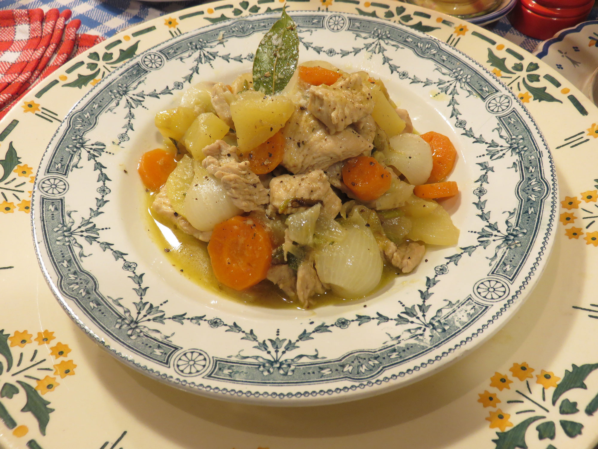 RECETTE Vidéo : Fricassée de dinde aux petits oignons de la Mère Mitraille, la rédaction de Canal Gourmandises craque...