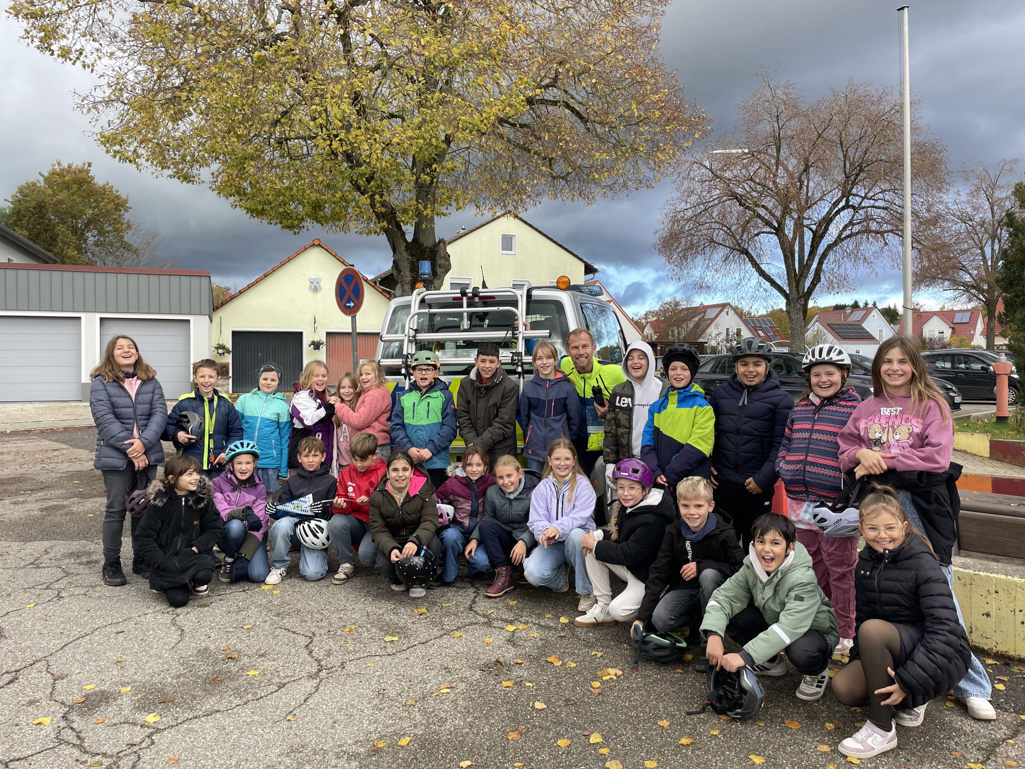 Erfolgreiche Radfahrprüfung der Klasse 4a