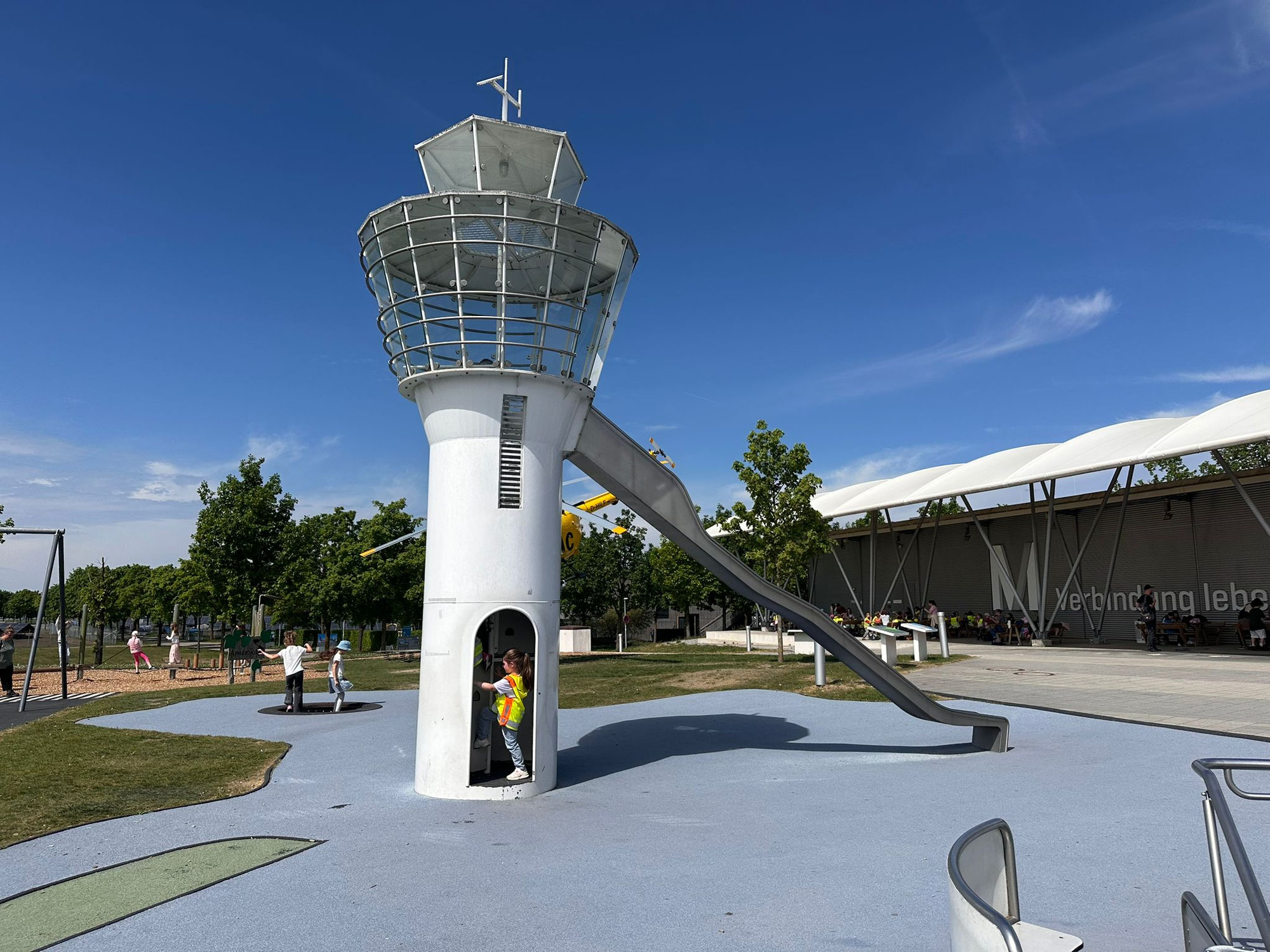 Ausflug der 2. Klassen zum Thema Berufe an den Münchner Flughafen