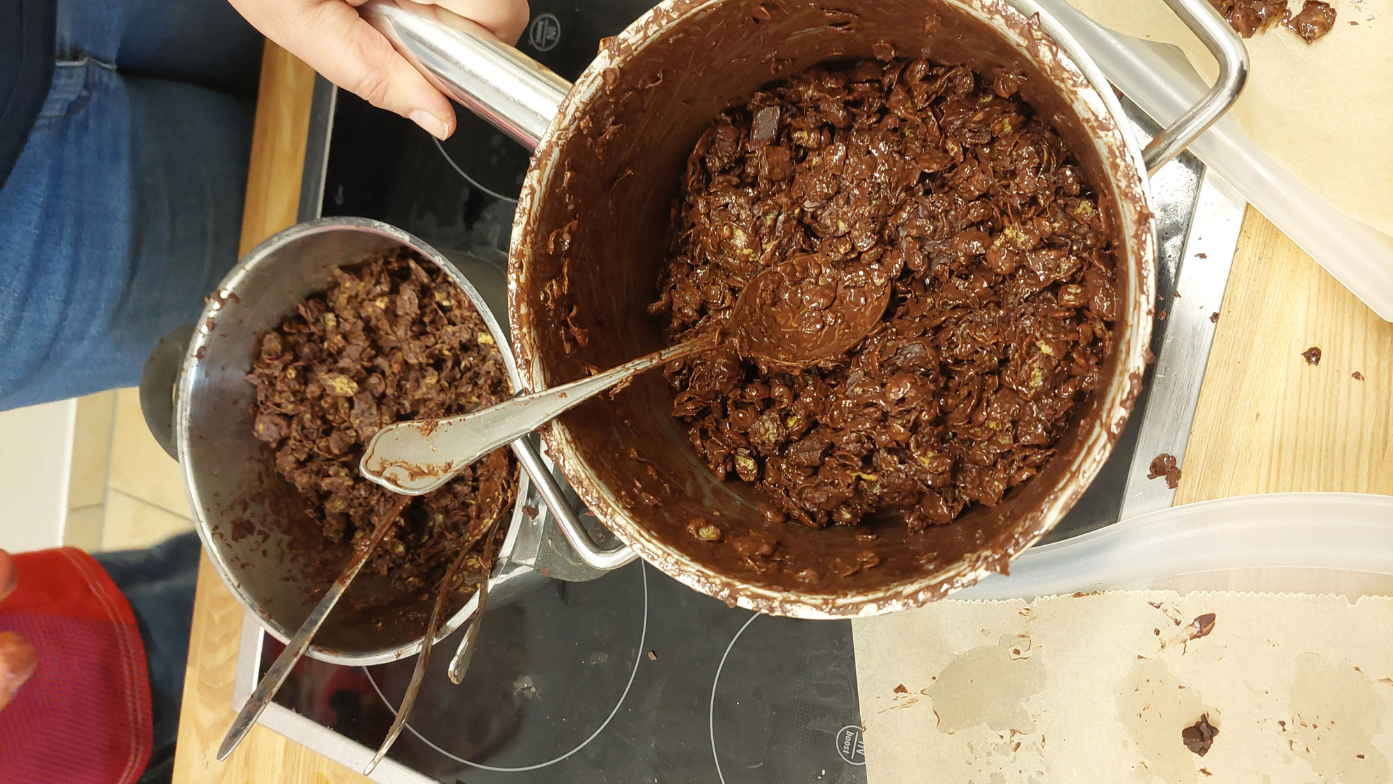 Schoko-Crossies für den Fairtrade Verkauf