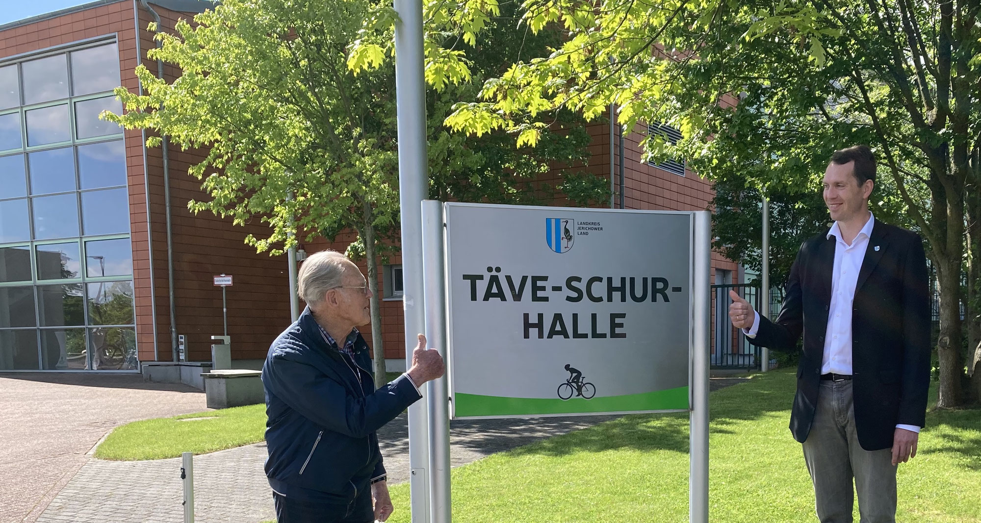 Radsport-Weltmeister hebt den Daumen für seine Halle