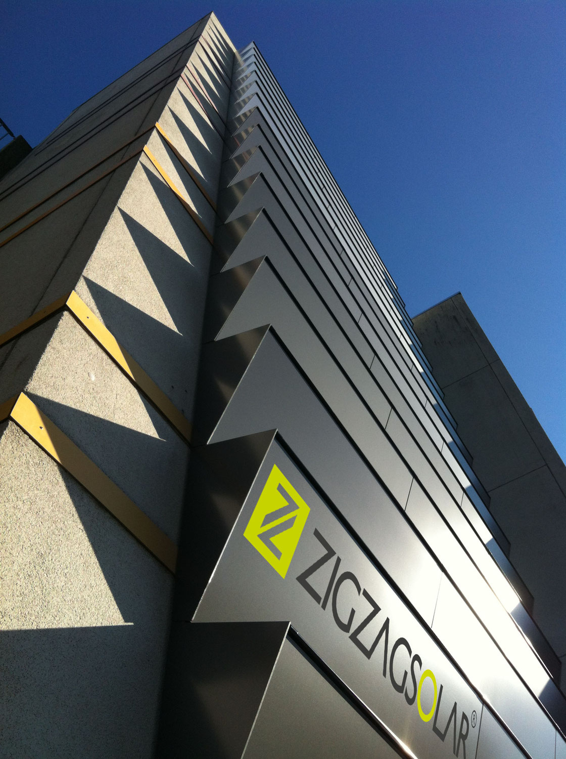 ZonNieuw architectonische en innovatieve zonnegevel - Merin/Gemeente Heerlen/Qpark - ZigZagSolar, nieuwe generatie zonnegevels