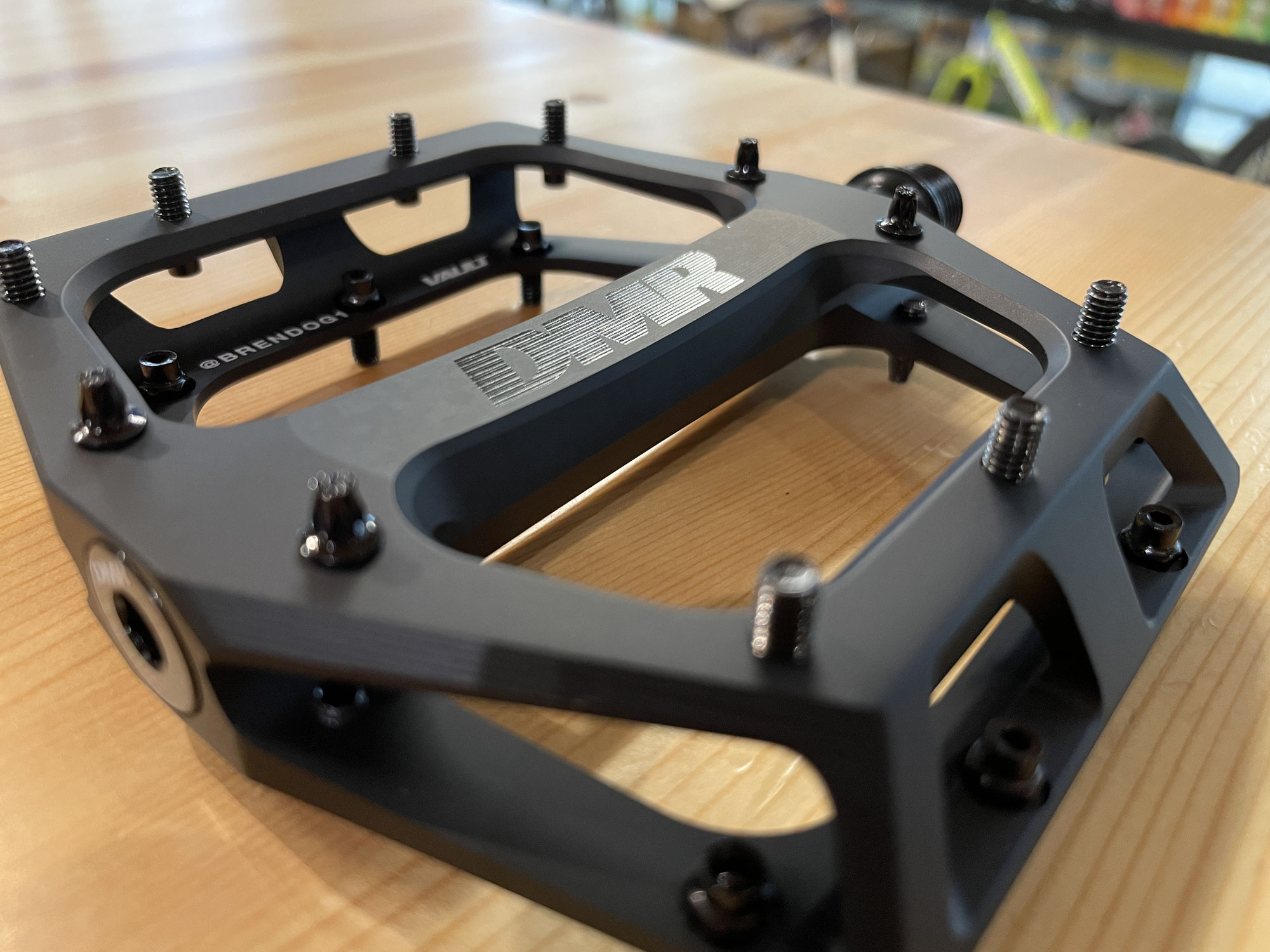 DMR VAULTペダル入荷！-山梨のマウンテンバイク・BMXのプロショップCARNOSA INDOOR BIKE PARK-