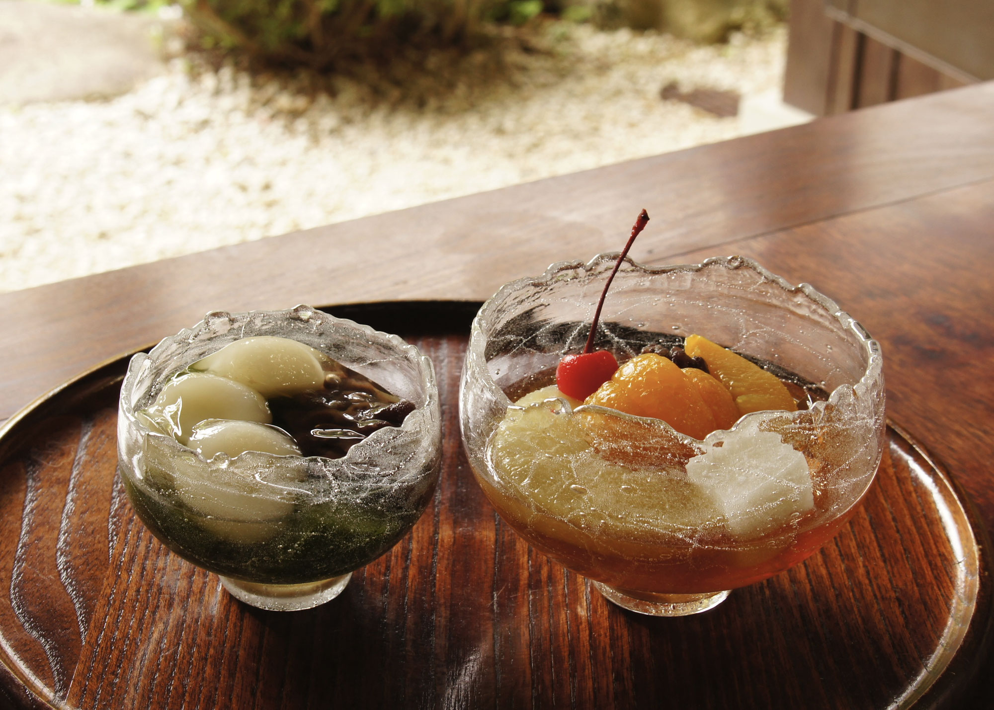 ６月のおやつ｜氷のうつわと老舗のあんみつ