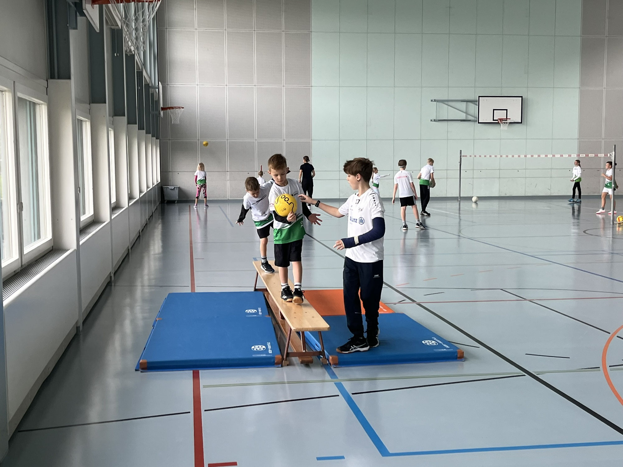 FG RiWi bringt Faustball zu den wilerJUGENDgames!
