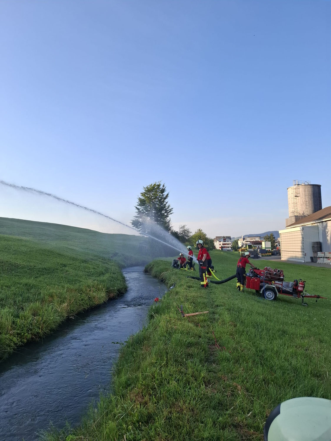 Erfolgreiche Maschinisten-Übung: Wasserförderung und ein kühler Abschluss
