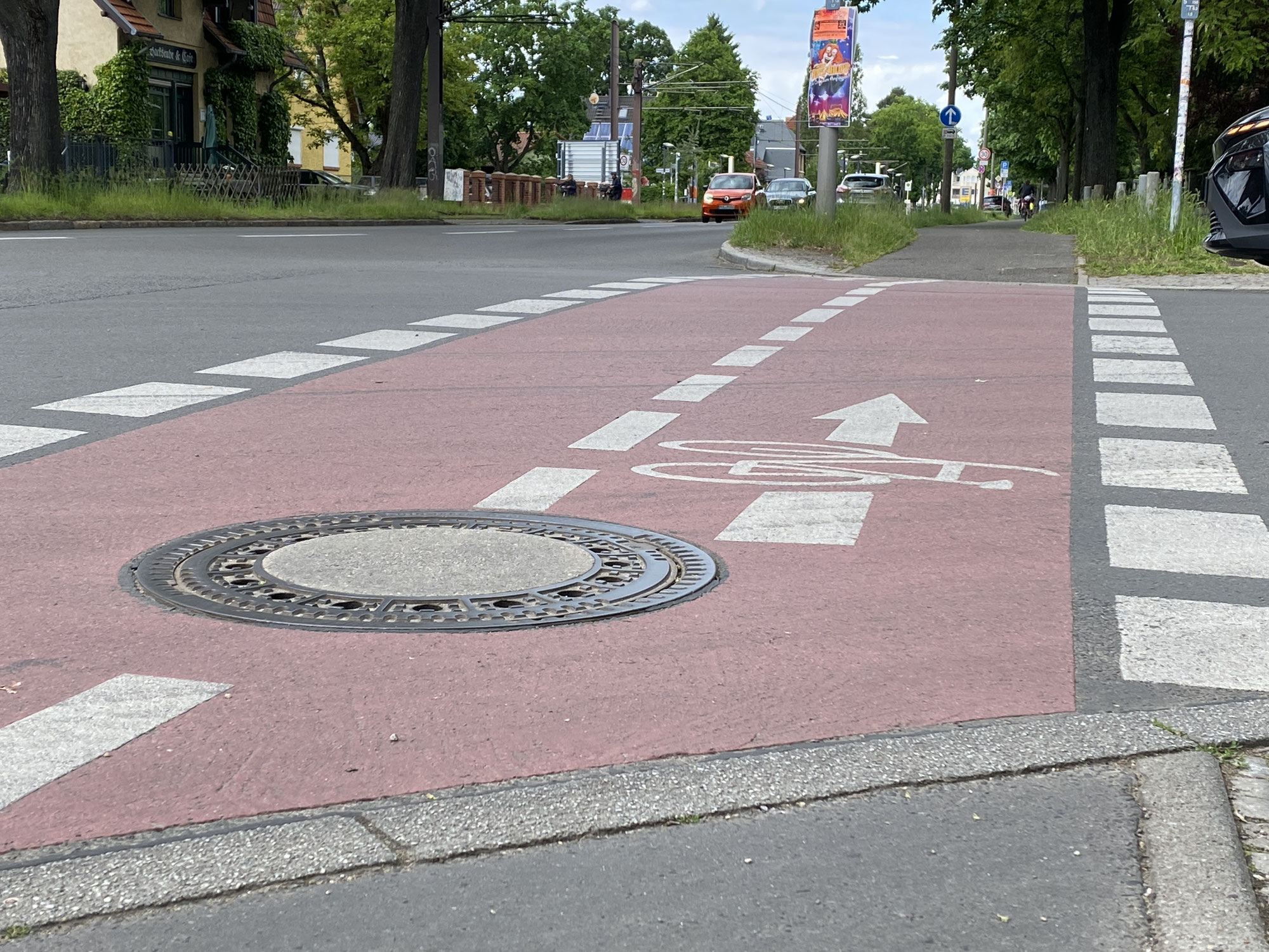 Tückische Mahlsdorfer Kreuzung: Radfahrerin bei Unfall verletzt