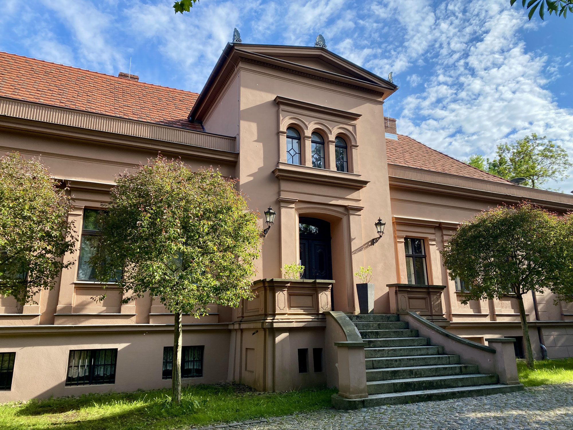 Charlottes Sammlung hat wieder ein dichtes Dach über dem Kopf